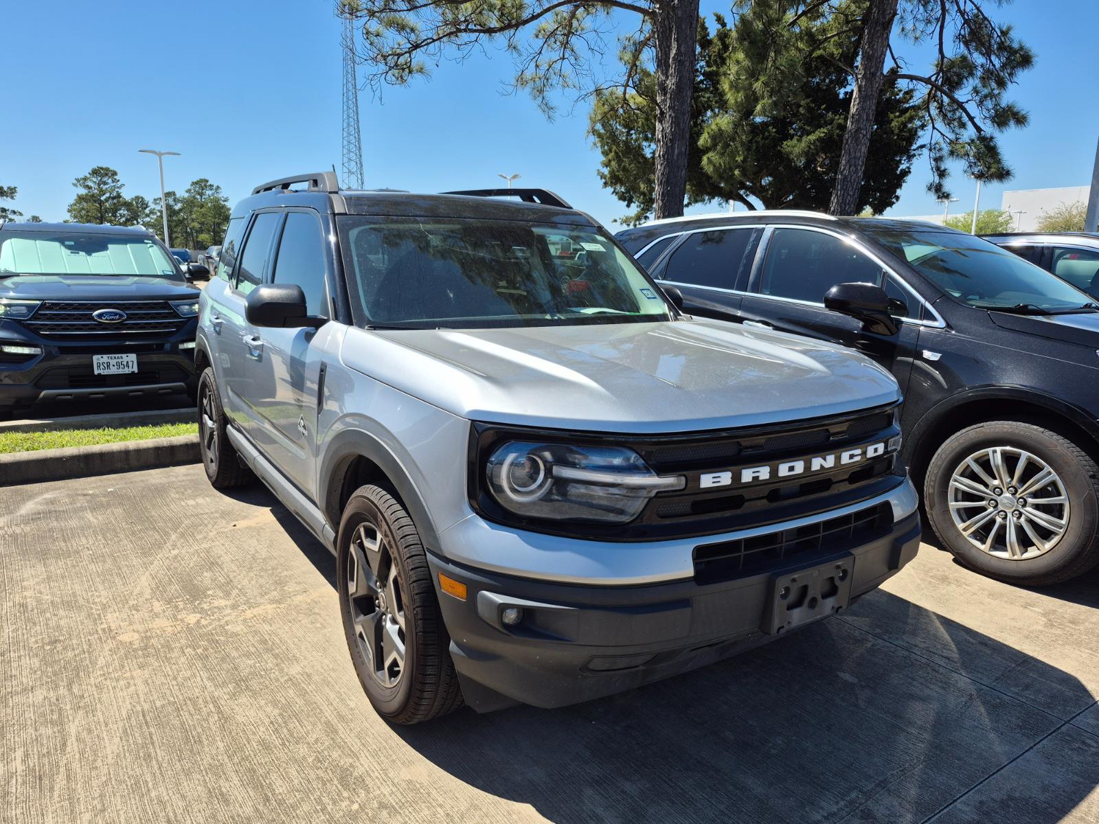 View vehicle photo 2