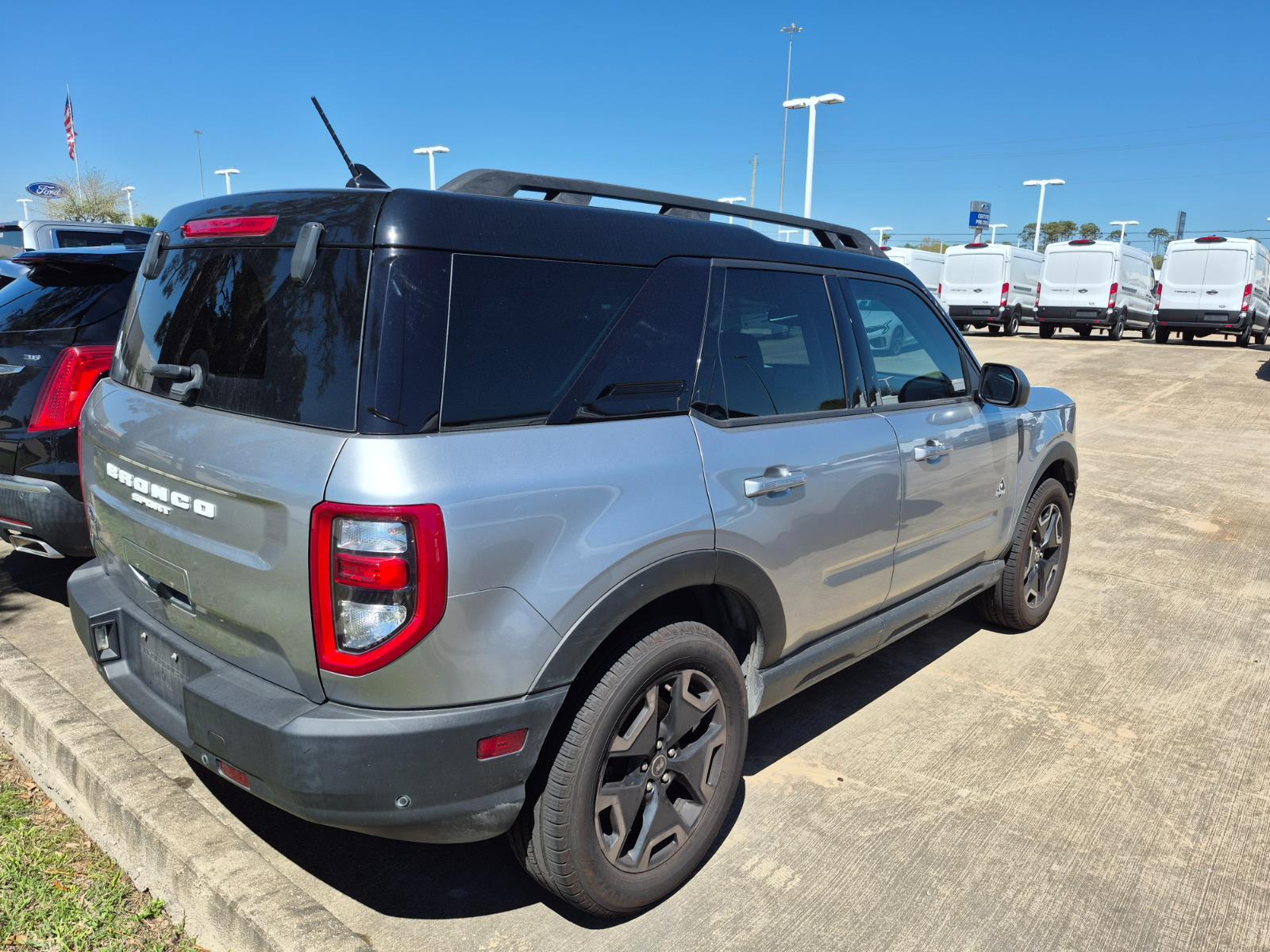 View vehicle photo 3