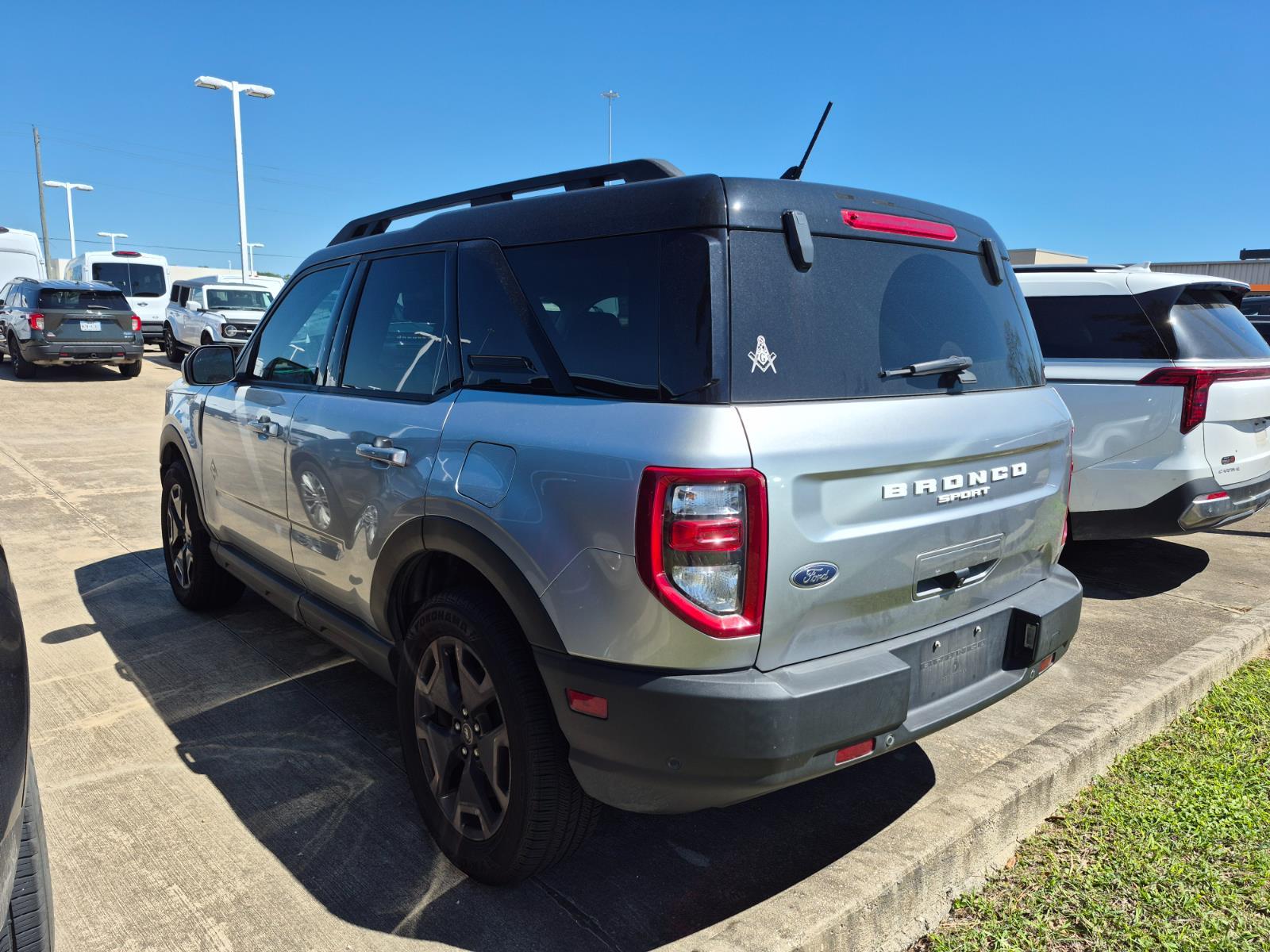 View vehicle photo 4