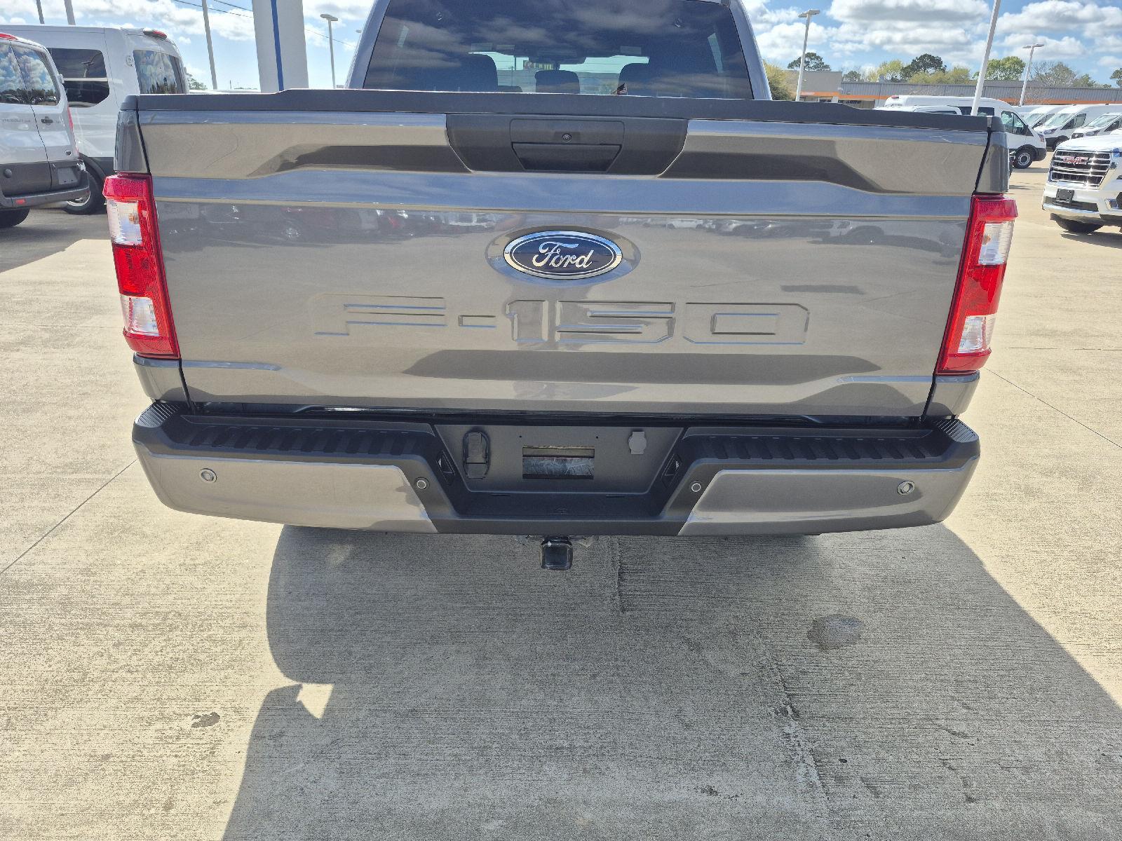 View vehicle photo 2