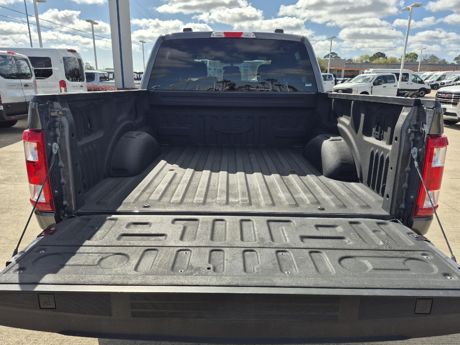 View vehicle photo 3