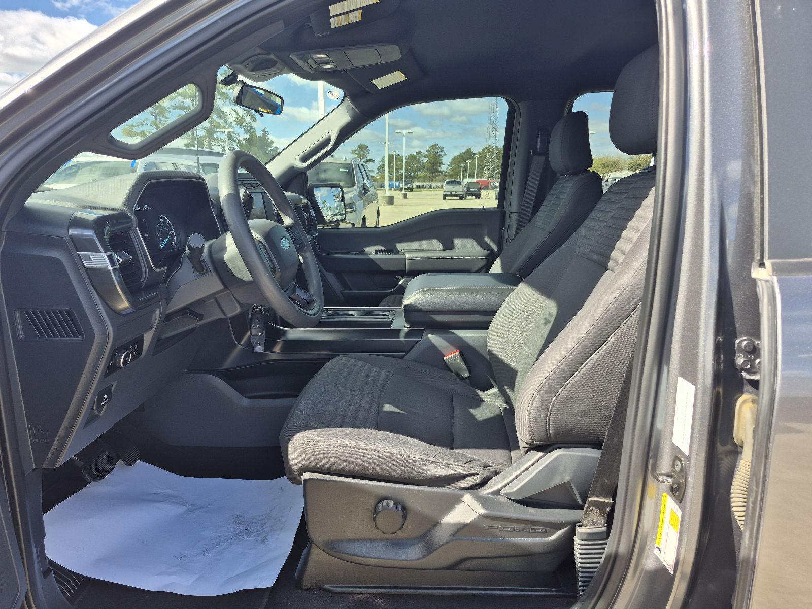 View vehicle photo 4