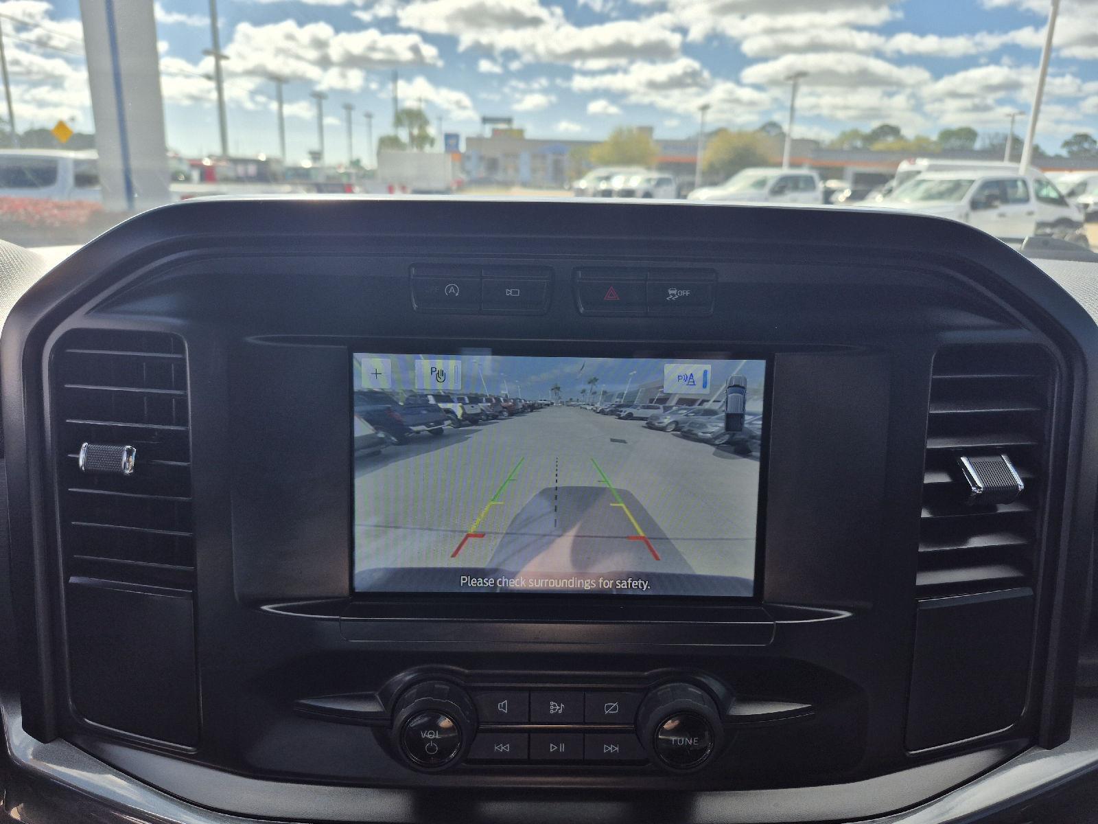 View vehicle photo 7