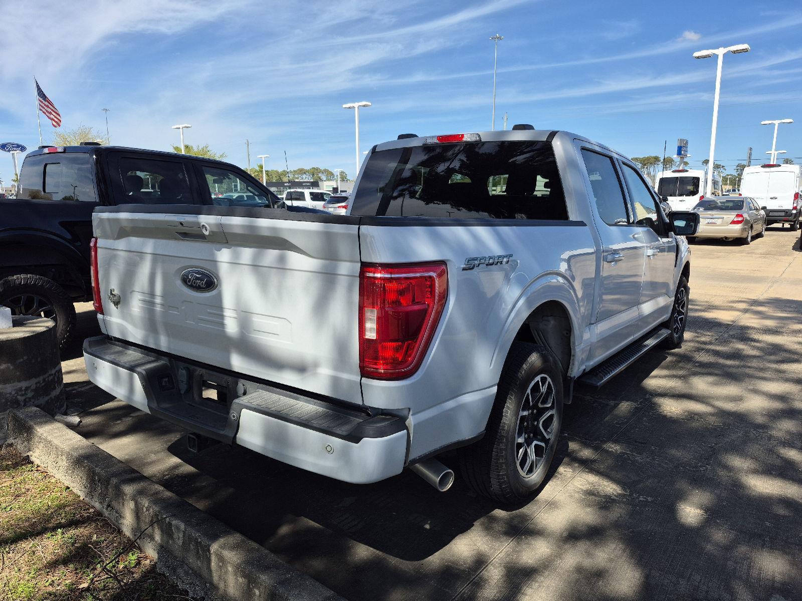 View vehicle photo 3