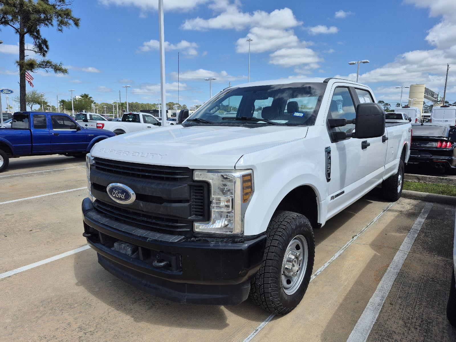 Oxford White 2019 Ford F-250 Super Duty XL Crew Cab 4WD Pickup Truck Four-Wheel Drive 6-Speed Automatic