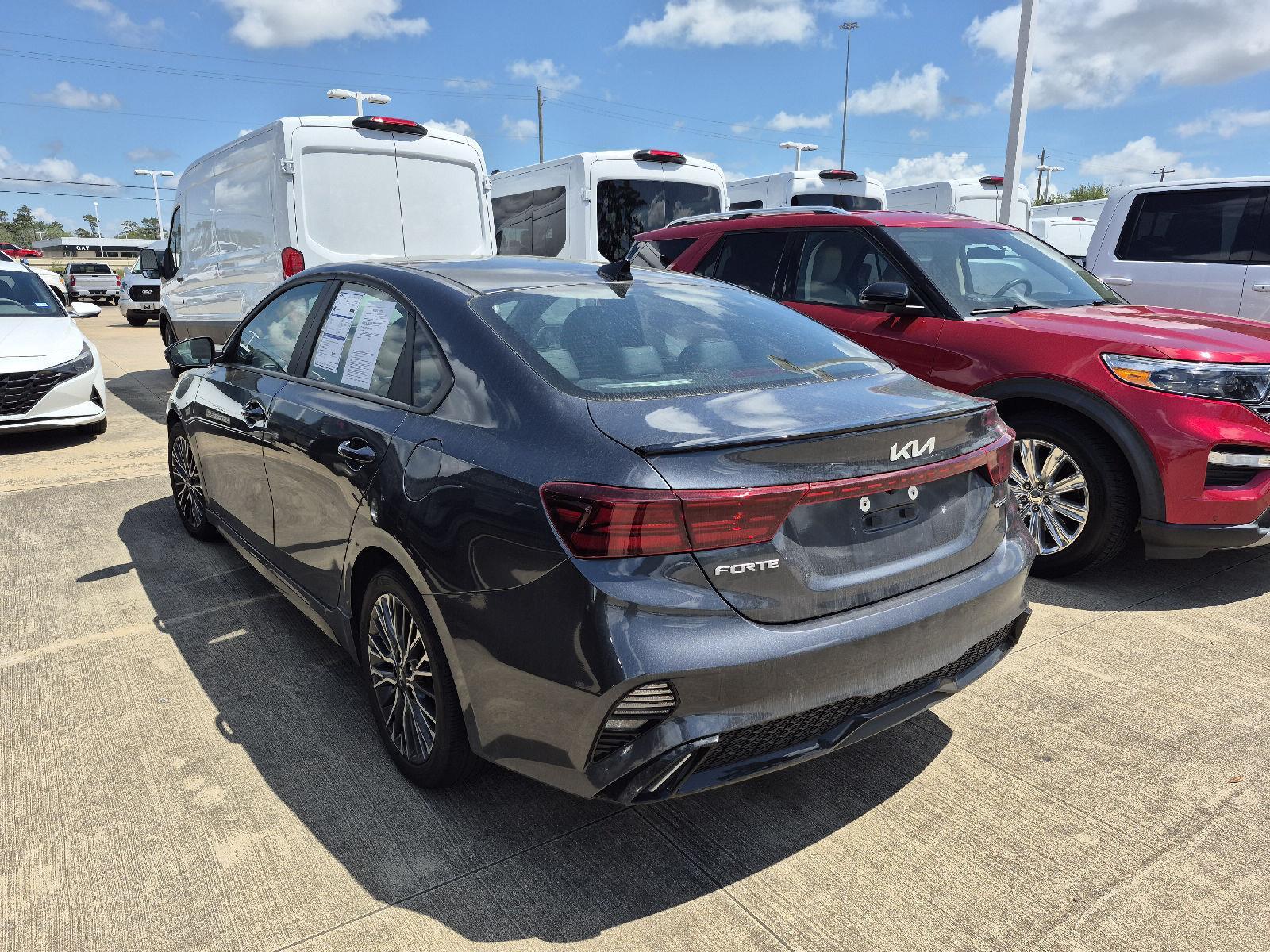 View vehicle photo 4