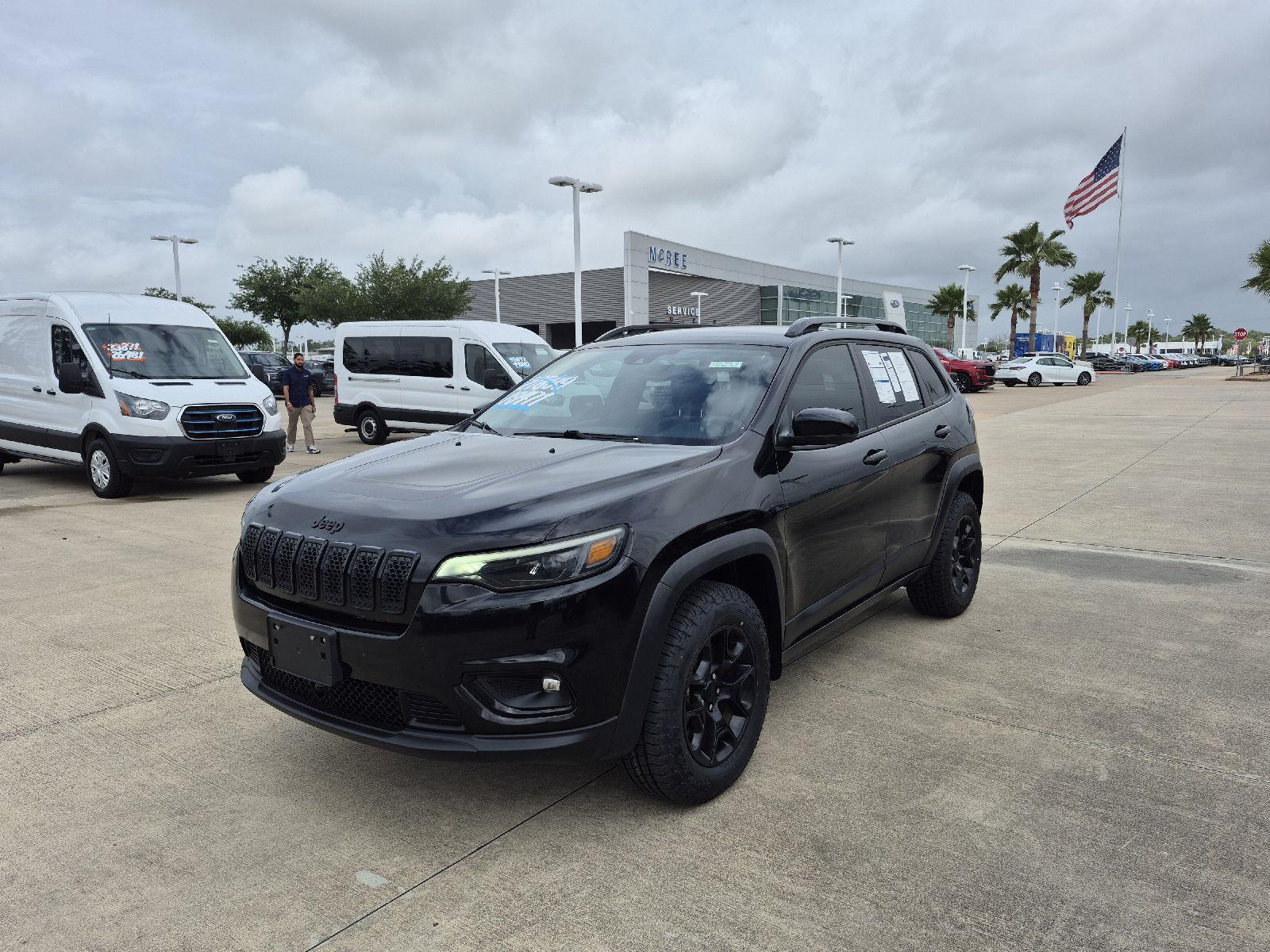 Diamond Black Crystal Pearlcoat 2022 Jeep Cherokee X 4WD SUV / Crossover Four-Wheel Drive 9-Speed Automatic