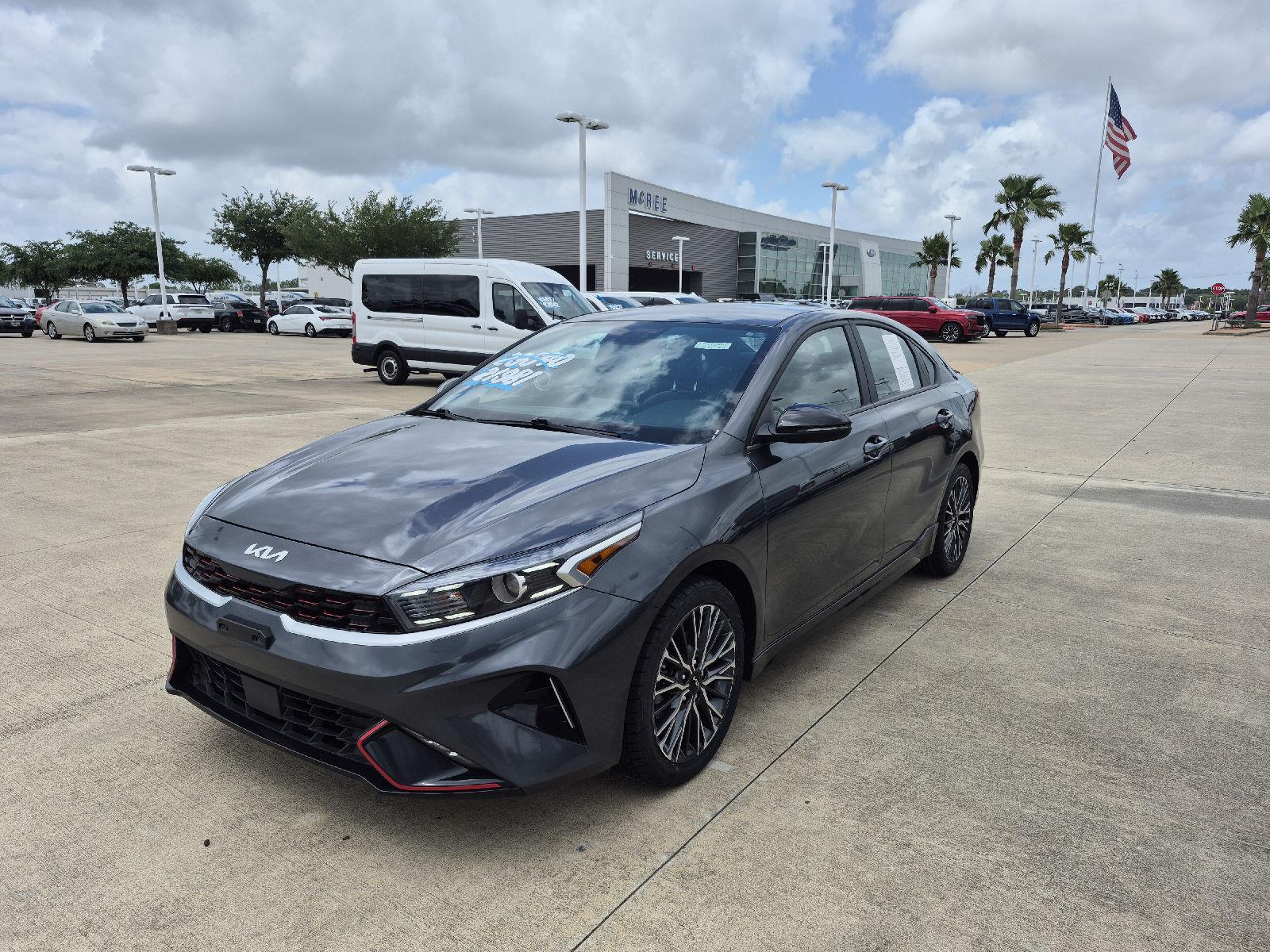 2024 Kia Forte GT-Line FWD Gris (Gravity Gray) Sedán Tracción delantera Transmisión variable continua