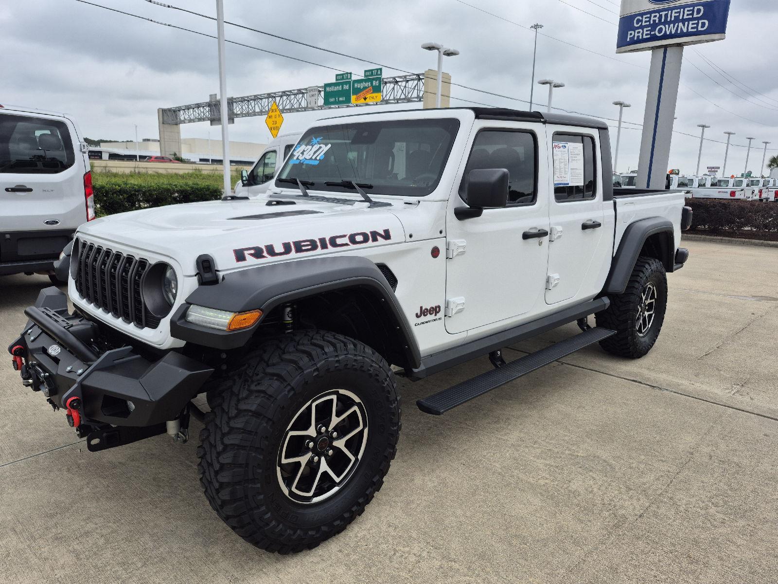 Bright White Clearcoat 2024 Jeep Gladiator Rubicon Crew Cab 4WD Pickup Truck Four-Wheel Drive 8-Speed Automatic