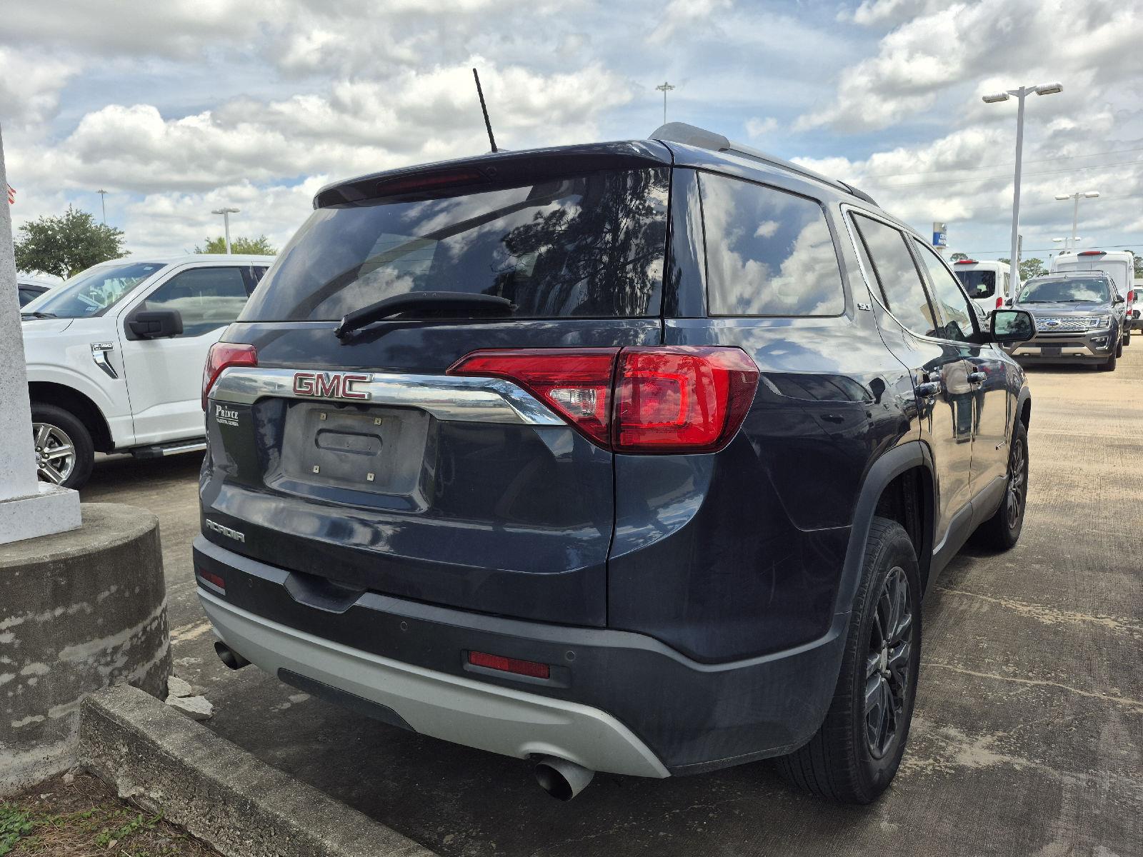 View vehicle photo 4