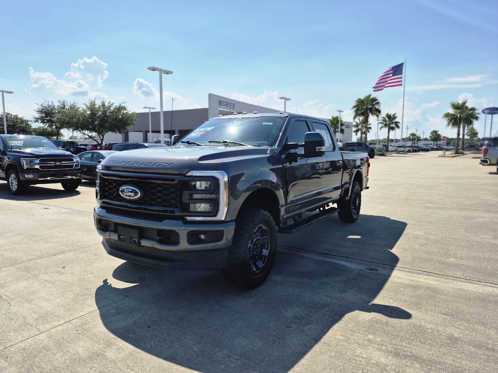 Carbonized Gray 2023 Ford F-250 Super Duty Lariat Crew Cab 4WD Pickup Truck Four-Wheel Drive Automatic