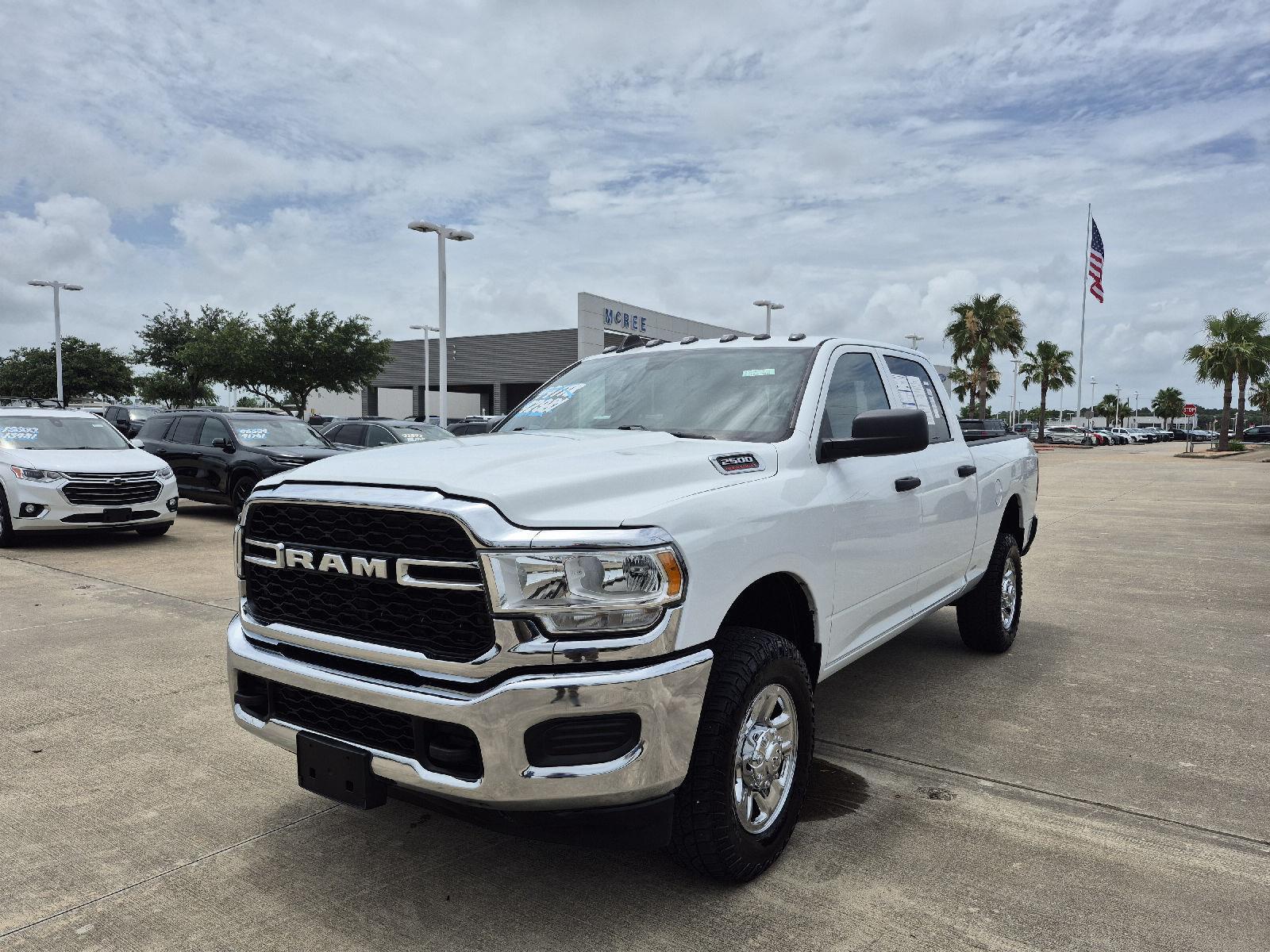Bright White Clearcoat 2022 RAM 2500 Tradesman Crew Cab 4WD Pickup Truck Four-Wheel Drive 6-Speed Automatic