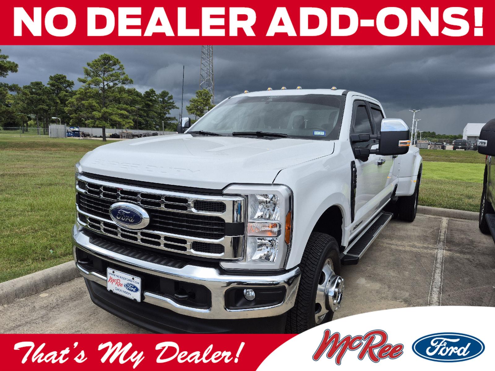 Oxford White 2025 Ford F-350 Super Duty Pickup Truck Four-Wheel Drive Automatic