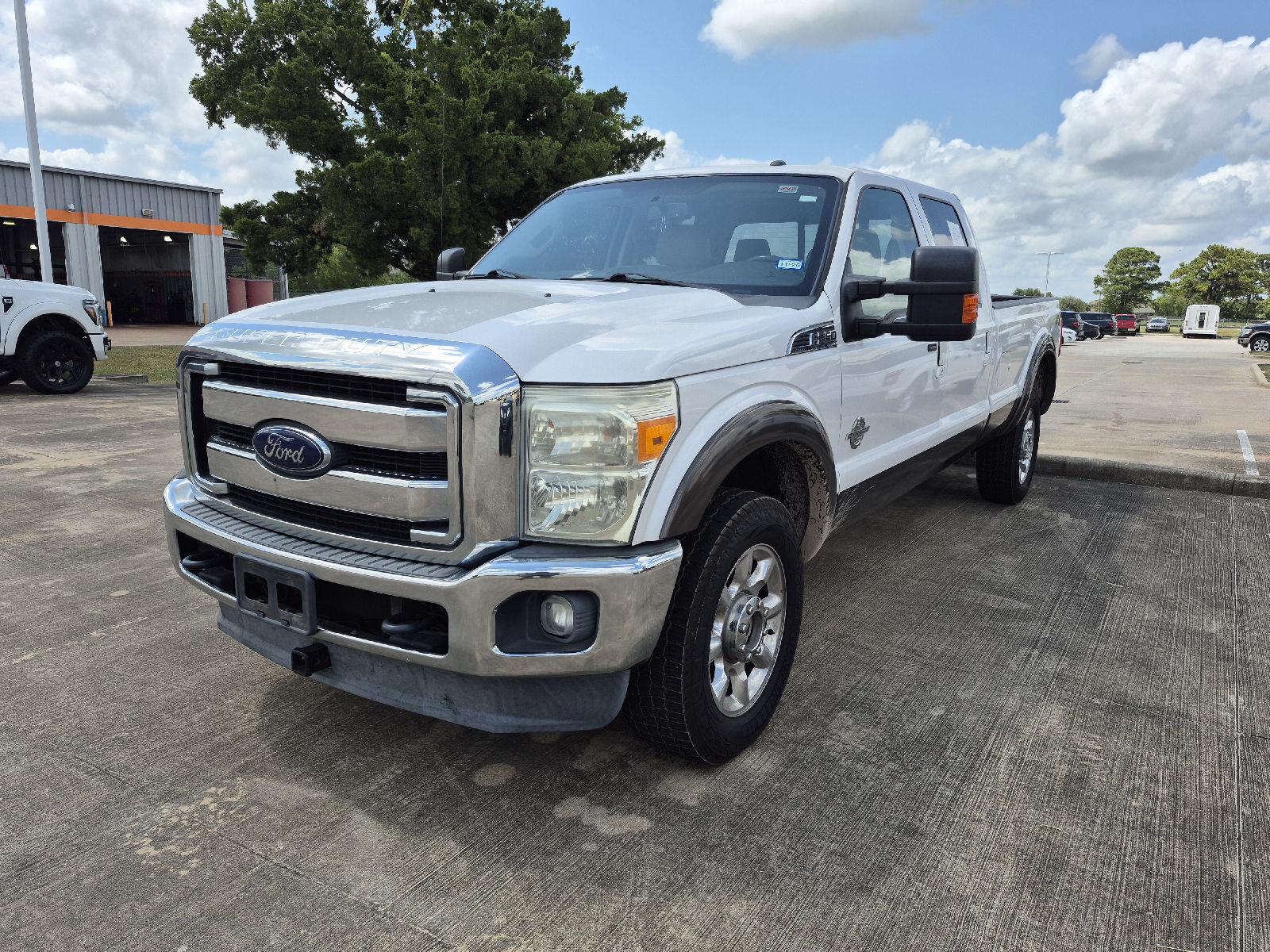 White Platinum Metallic Tri-Coat/Caribou 2016 Ford F-350 Super Duty Pickup Truck Four-Wheel Drive 6-Speed Automatic