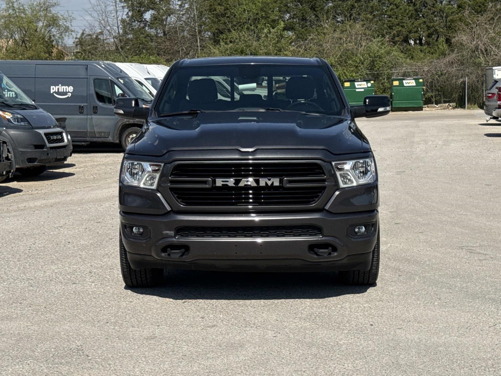 View vehicle photo 2