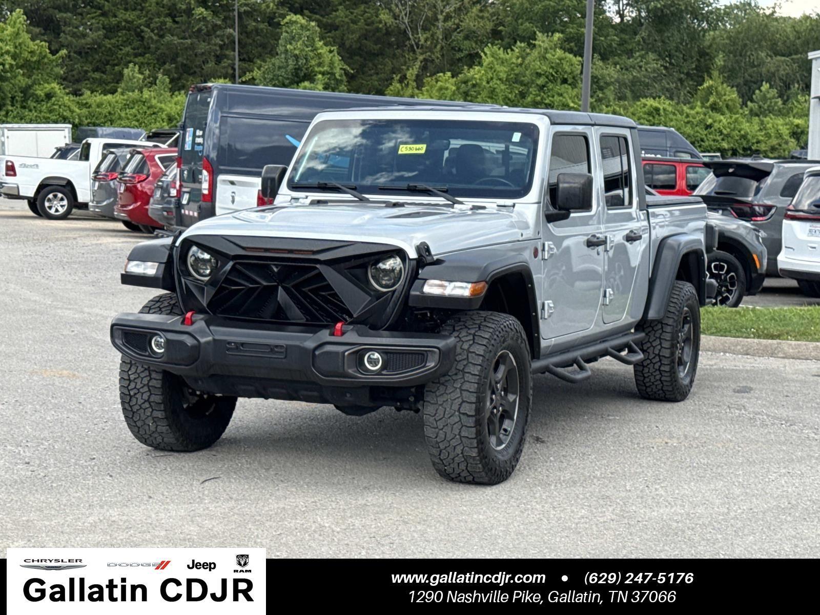 Silver Zynith Clearcoat 2023 Jeep Gladiator Rubicon Crew Cab 4WD Pickup Truck Four-Wheel Drive 8-Speed Automatic