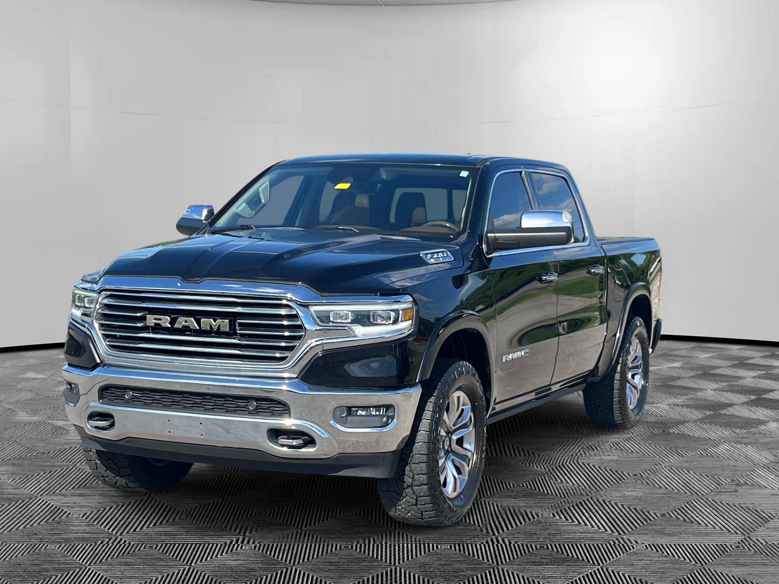 Diamond Black Crystal Pearlcoat 2019 RAM 1500 Pickup Truck Four-Wheel Drive 8-Speed Automatic