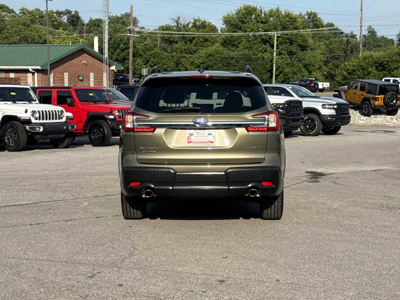 View vehicle photo 6