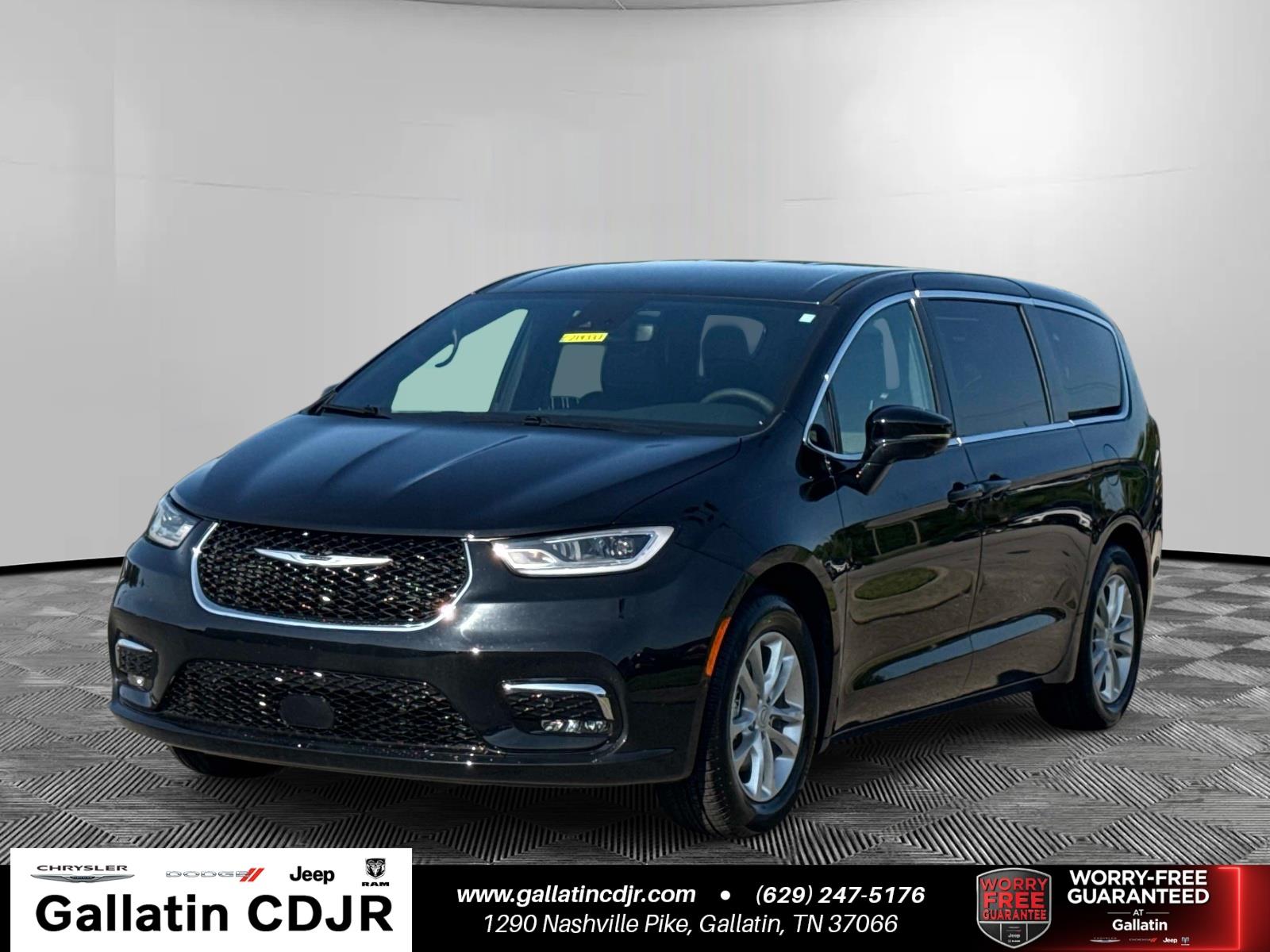 Diamond Black Crystal Pearlcoat 2026 Chrysler Pacifica Minivan Front-Wheel Drive 9-Speed Automatic