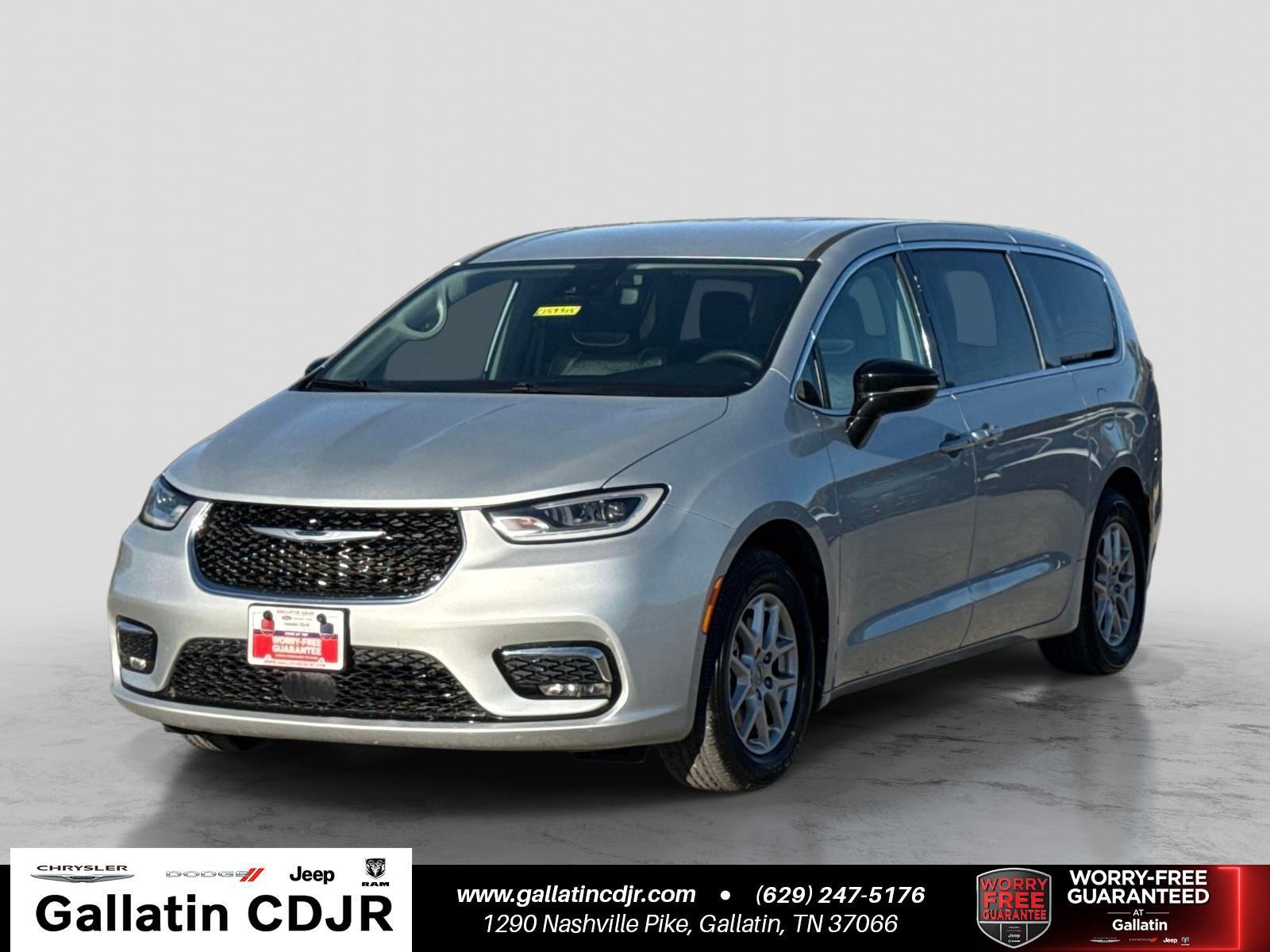 Silver Mist Clearcoat 2024 Chrysler Pacifica Minivan Front-Wheel Drive 9-Speed Automatic
