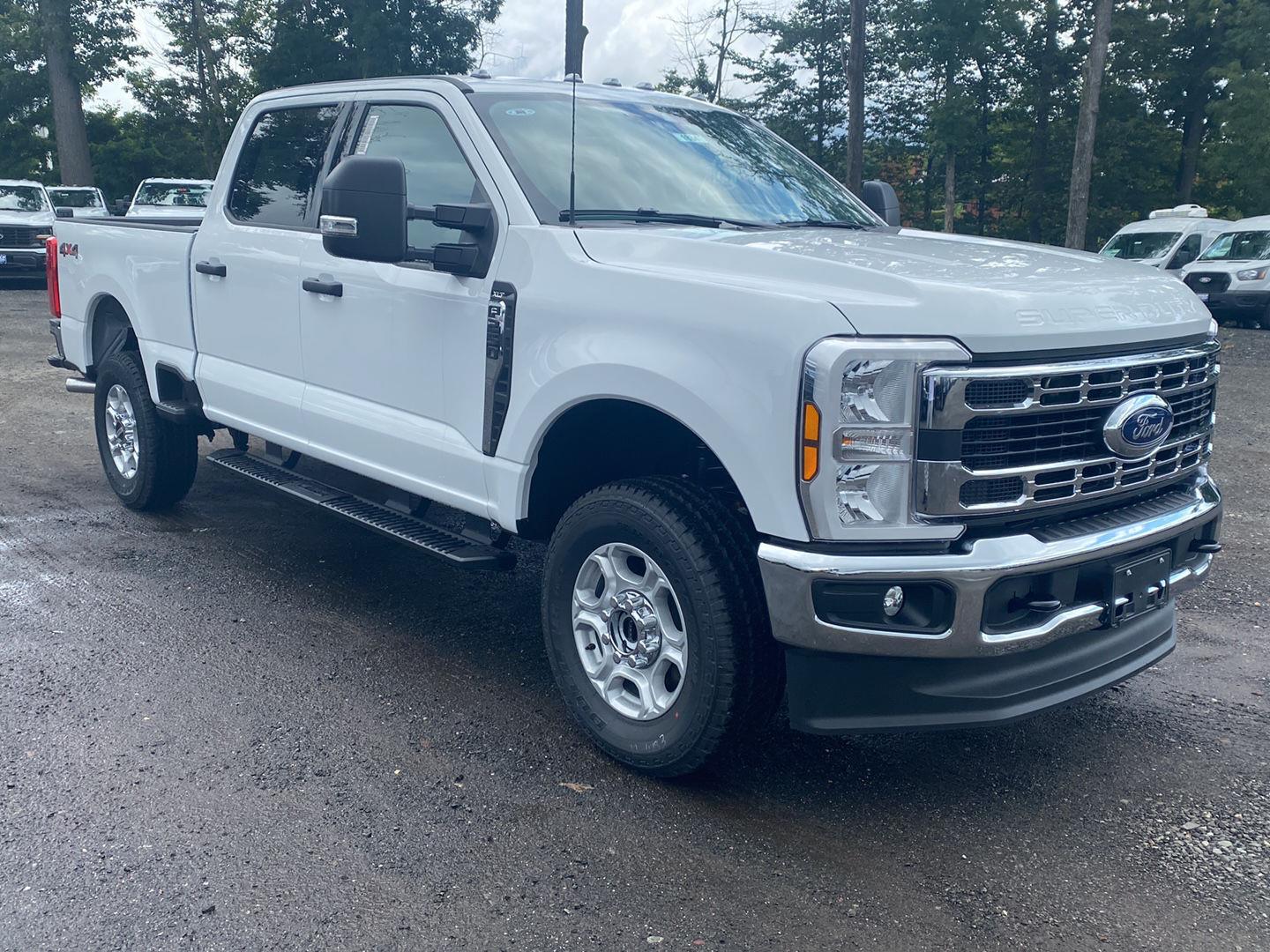 Oxford White 2026 Ford F-250 Super Duty Pickup Truck Four-Wheel Drive Automatic
