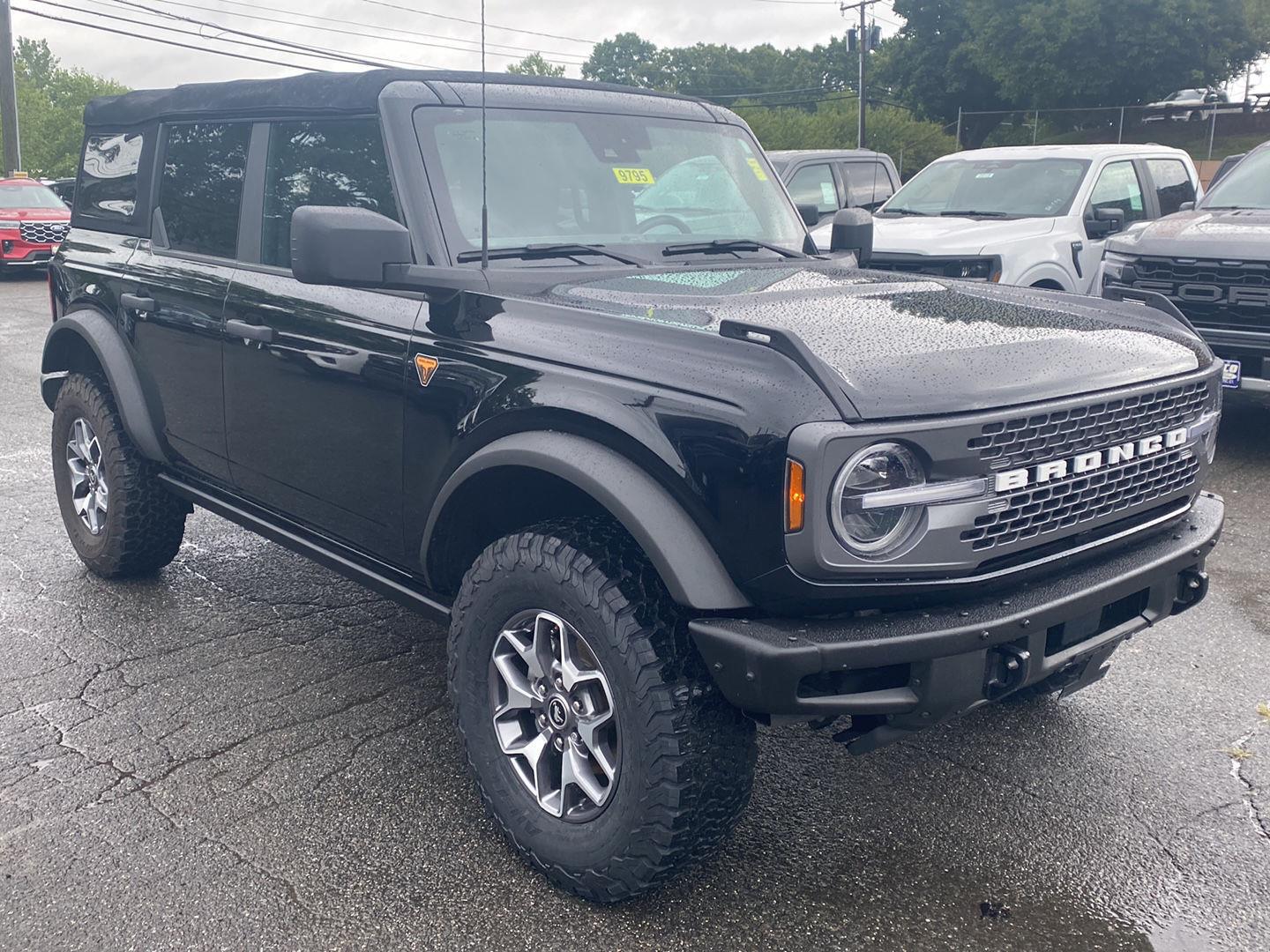 Shadow Black 2023 Ford Bronco SUV / Crossover Four-Wheel Drive 7-Speed Manual