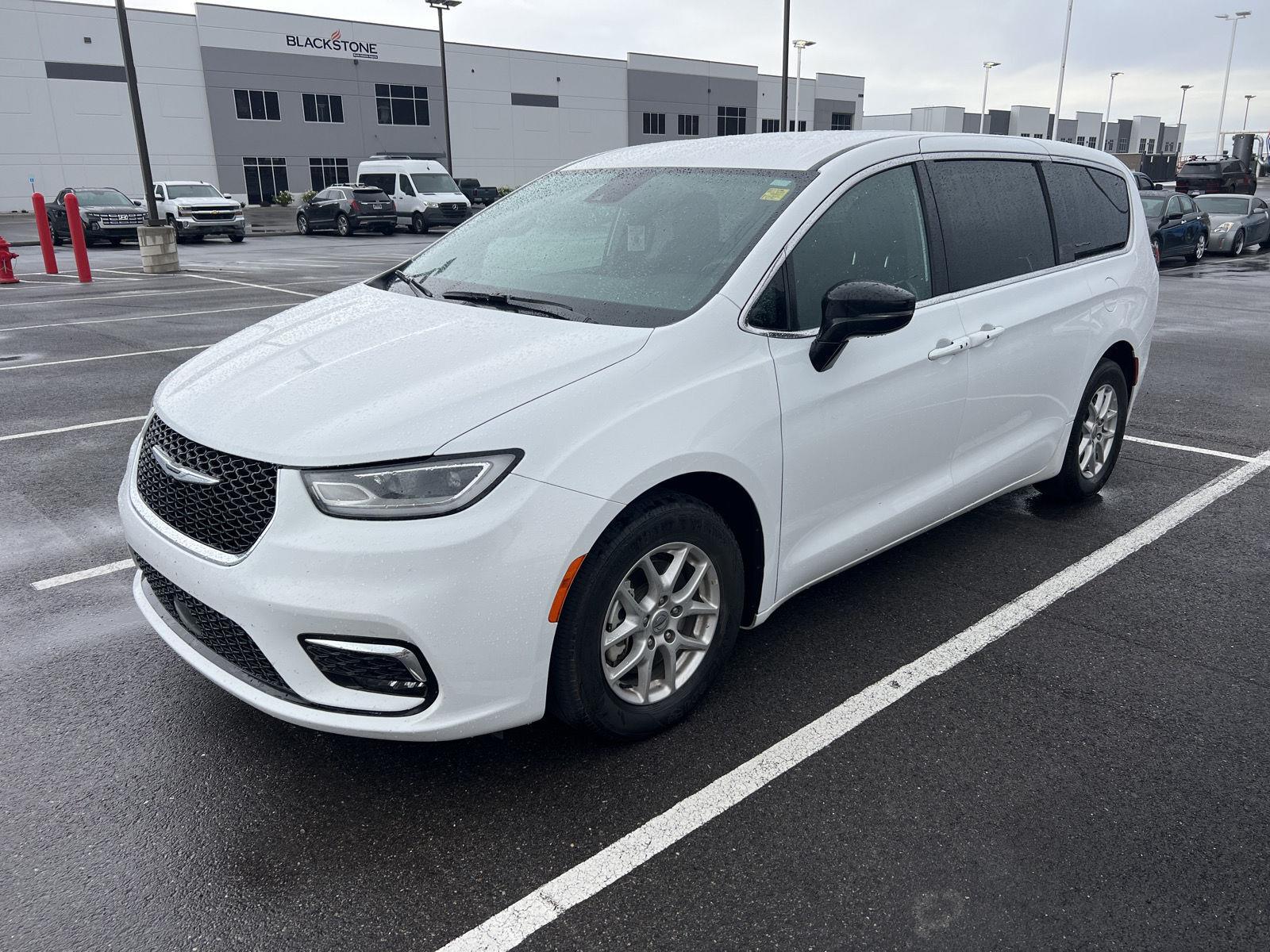 2024 Chrysler Pacifica Touring