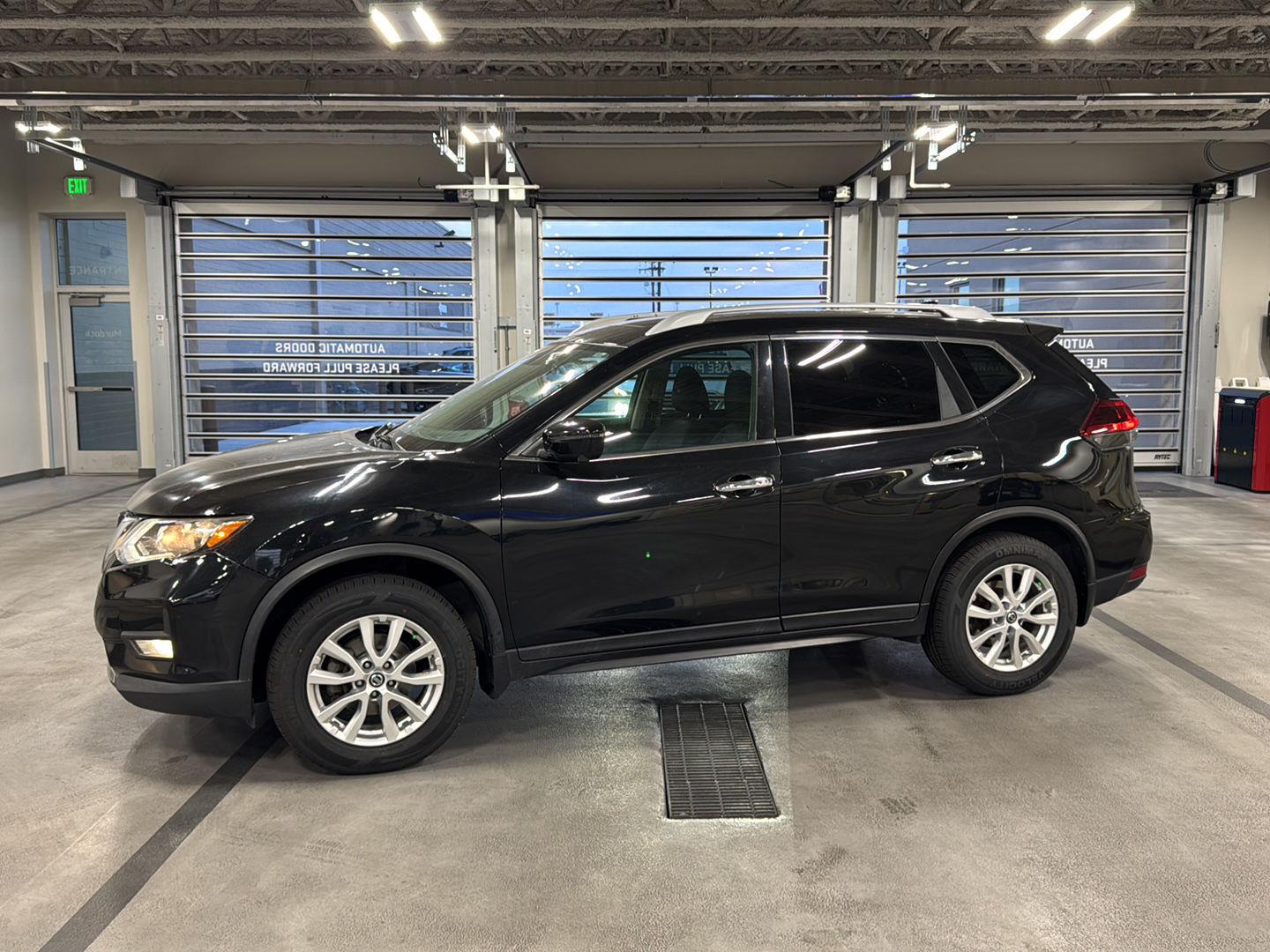 Gray (Magnetic Black) 2018 Nissan Rogue SUV / Crossover All-Wheel Drive Continuously Variable Transmission