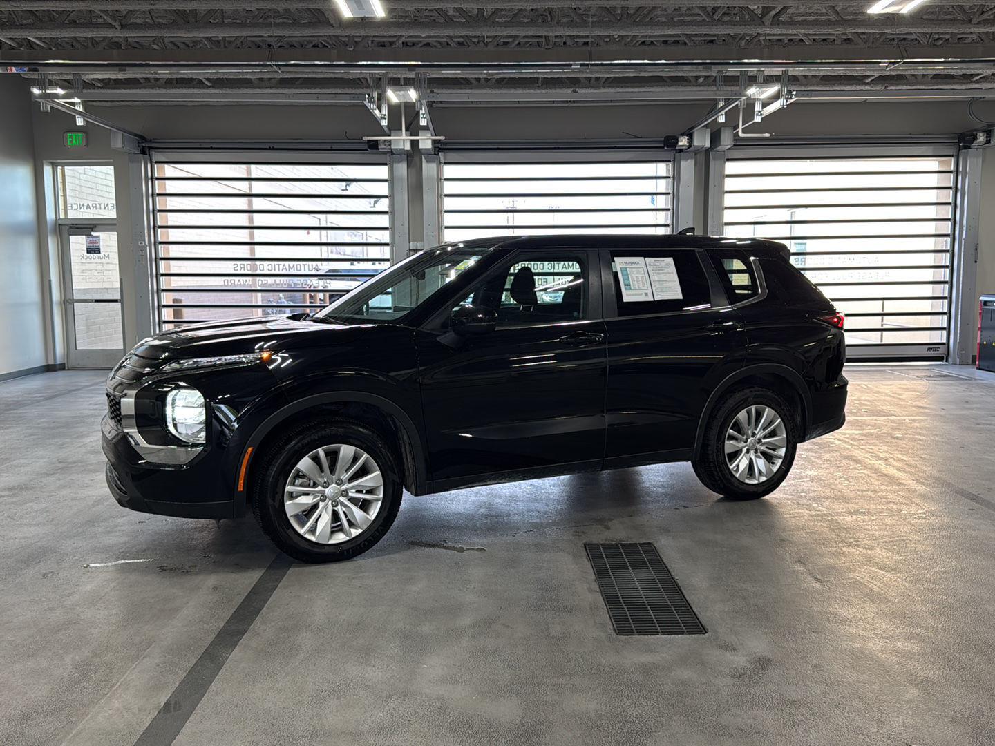 Alloy Silver Metallic 2025 Mitsubishi Outlander SUV / Crossover Front-Wheel Drive Continuously Variable Transmission