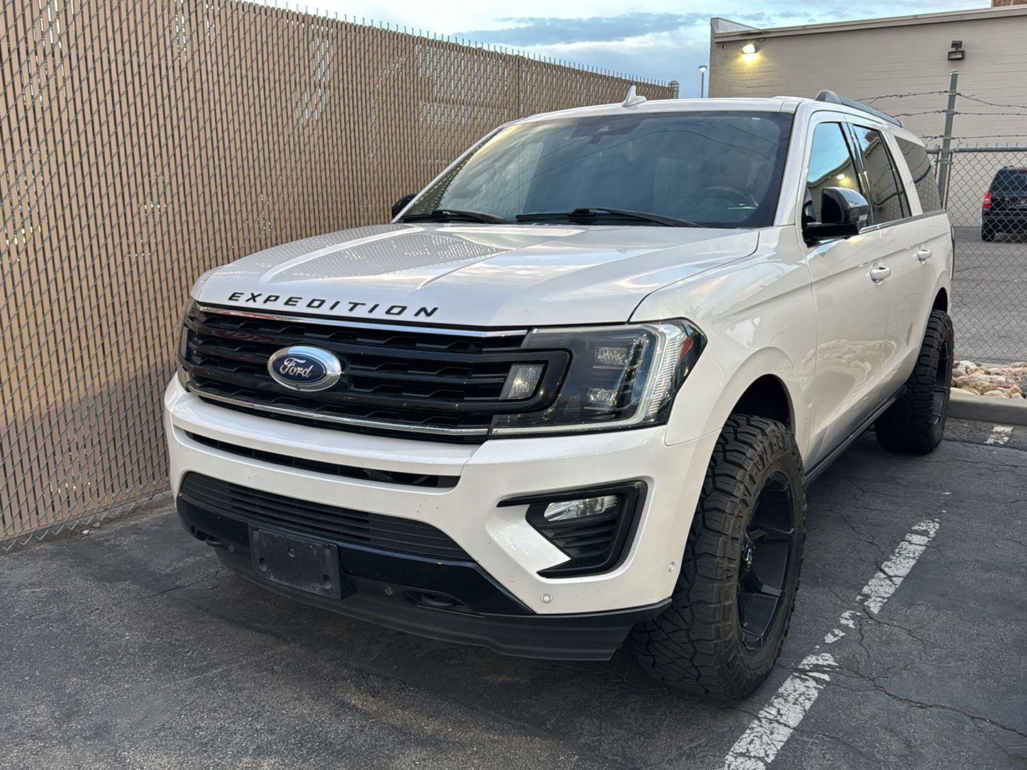 White Platinum Metallic Tri-Coat 2019 Ford Expedition SUV / Crossover Four-Wheel Drive Automatic