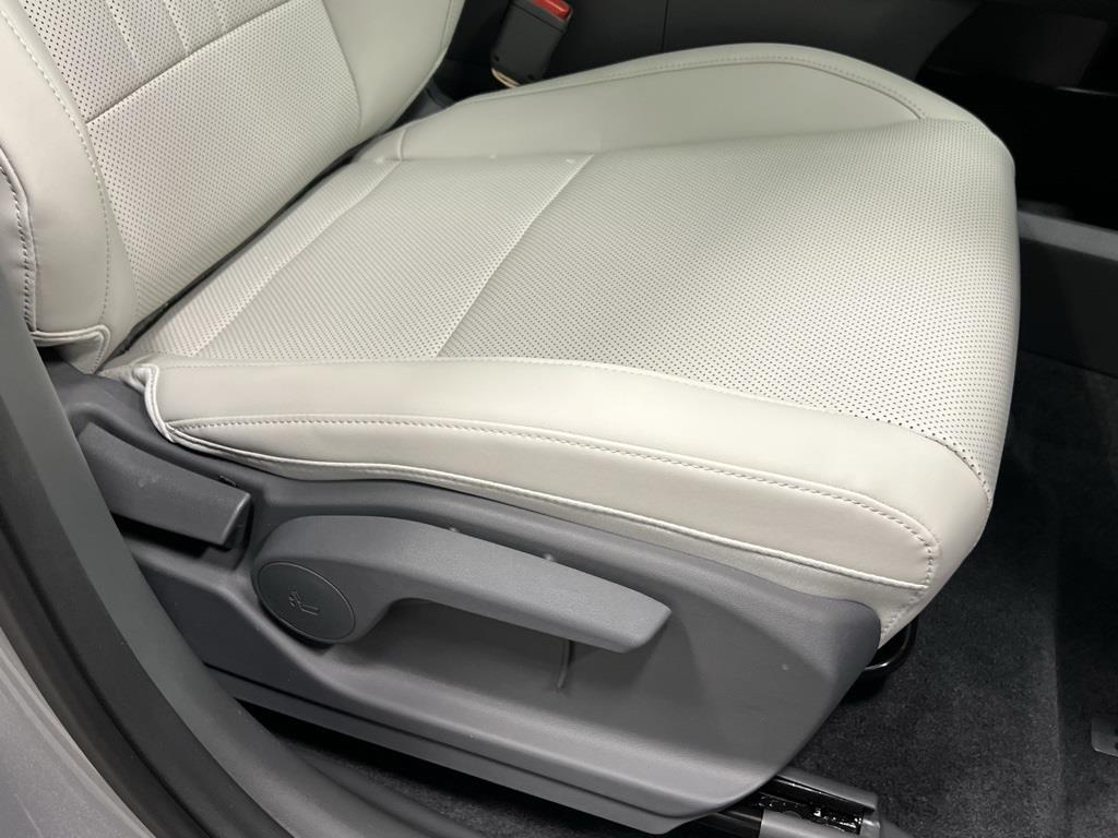 New 2025 Shimmering Silver Hyundai SEL AWD image 82
