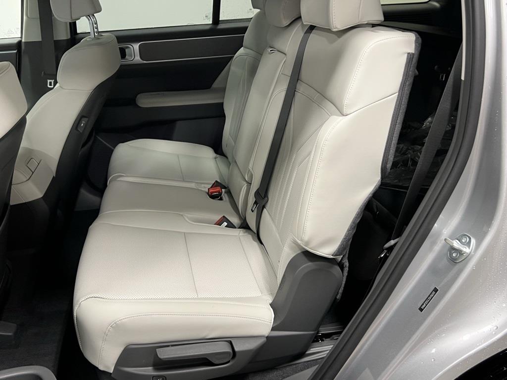 New 2025 Shimmering Silver Hyundai SEL AWD image 94