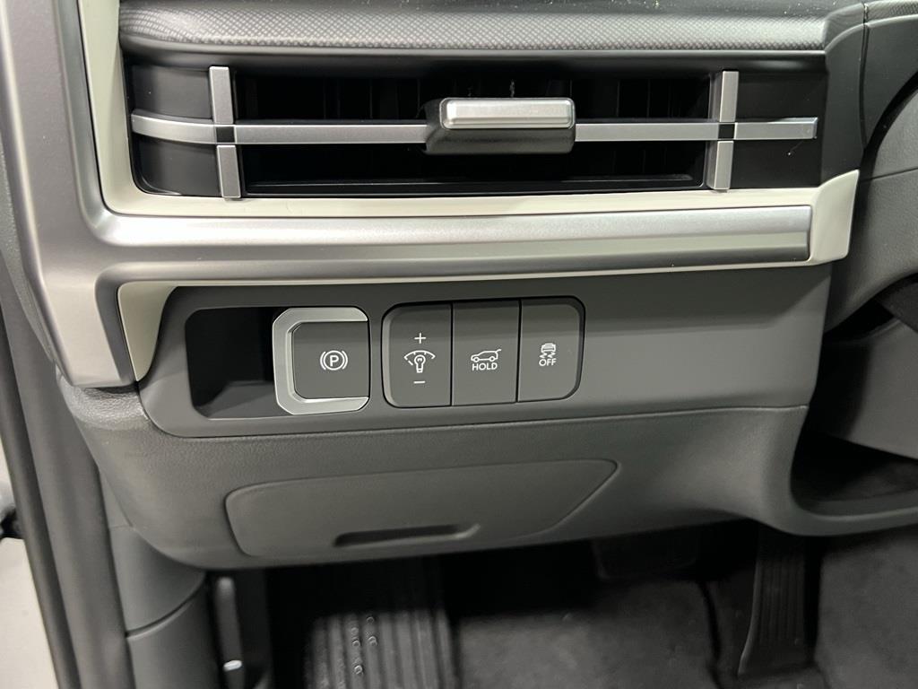 New 2025 Shimmering Silver Hyundai SEL AWD image 96