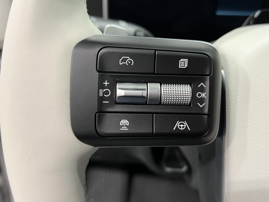 New 2025 Shimmering Silver Hyundai SEL AWD image 101