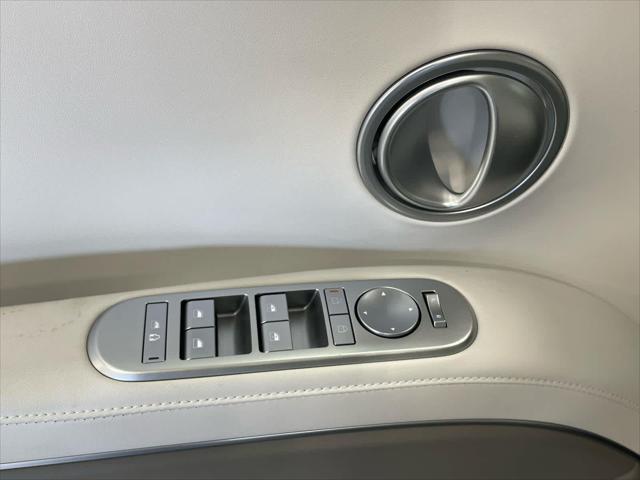 New 2026 Creamy White Pearl Hyundai SEL 7P image 114