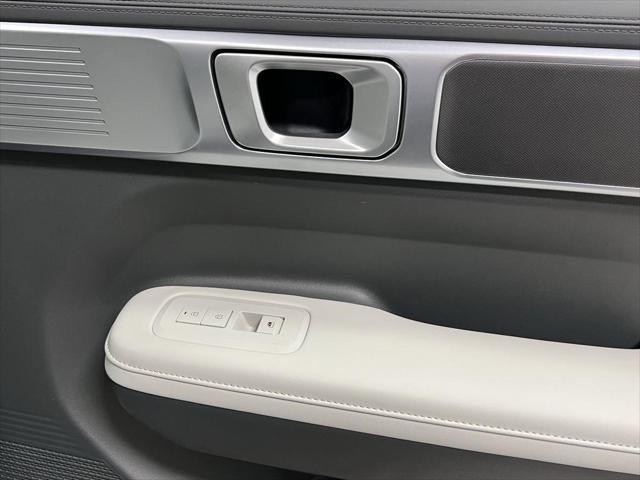 New 2025 Shimmering Silver Hyundai SEL AWD image 130