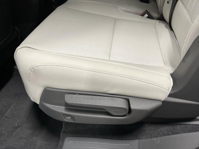 New 2025 Shimmering Silver Hyundai SEL AWD image 136