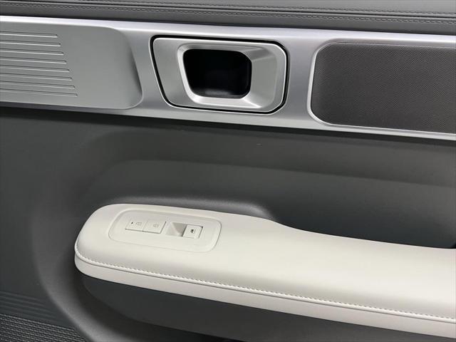 New 2025 Shimmering Silver Hyundai SEL AWD image 190