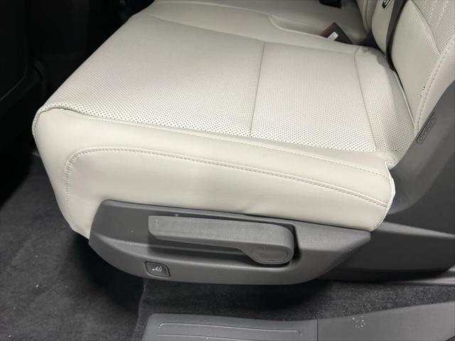 New 2025 Shimmering Silver Hyundai SEL AWD image 197