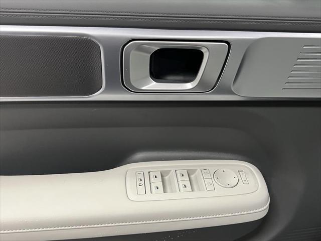 New 2025 Shimmering Silver Hyundai SEL AWD image 205