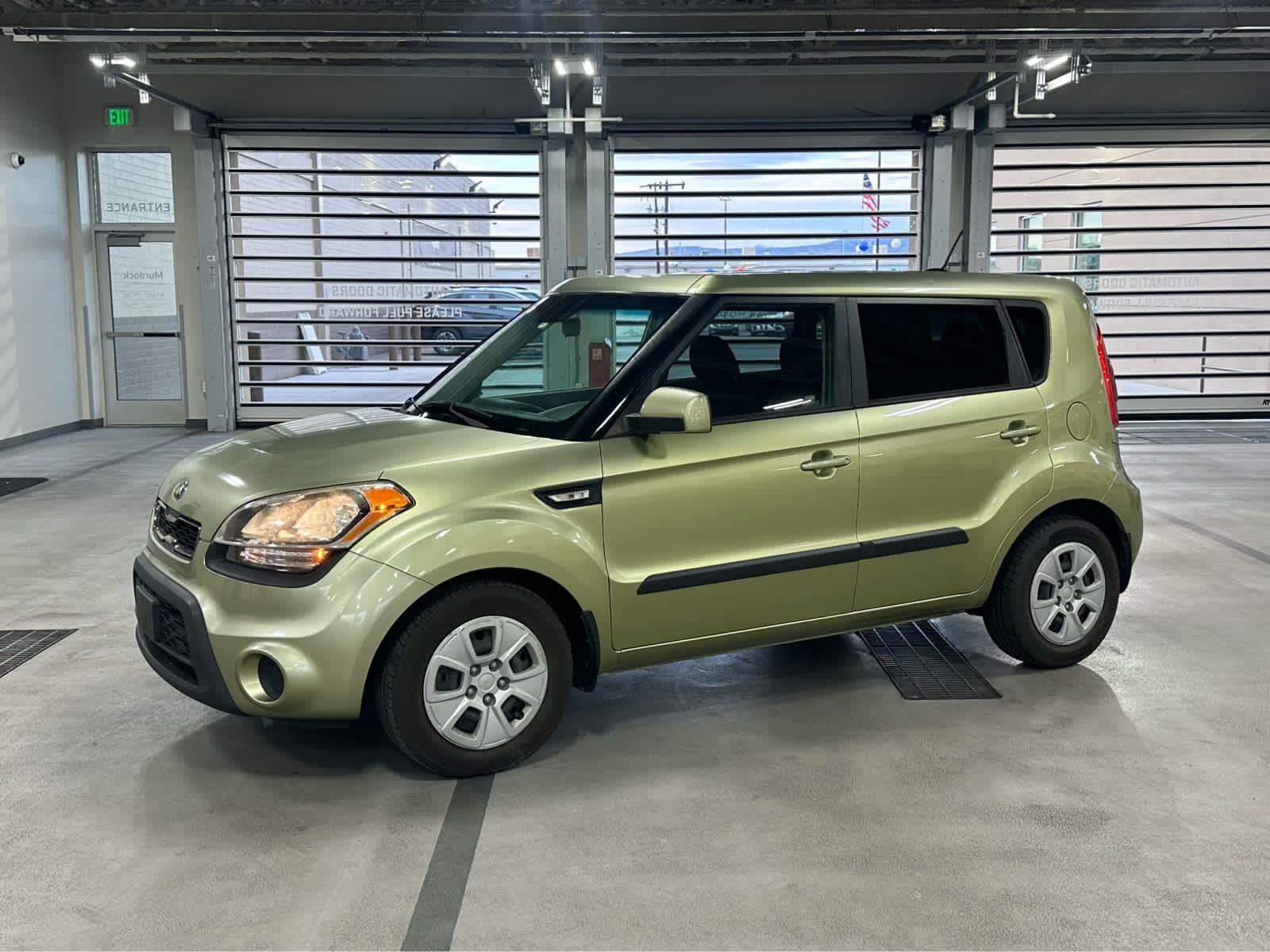 Alien 2013 Kia Soul Base Wagon Front-Wheel Drive Automatic