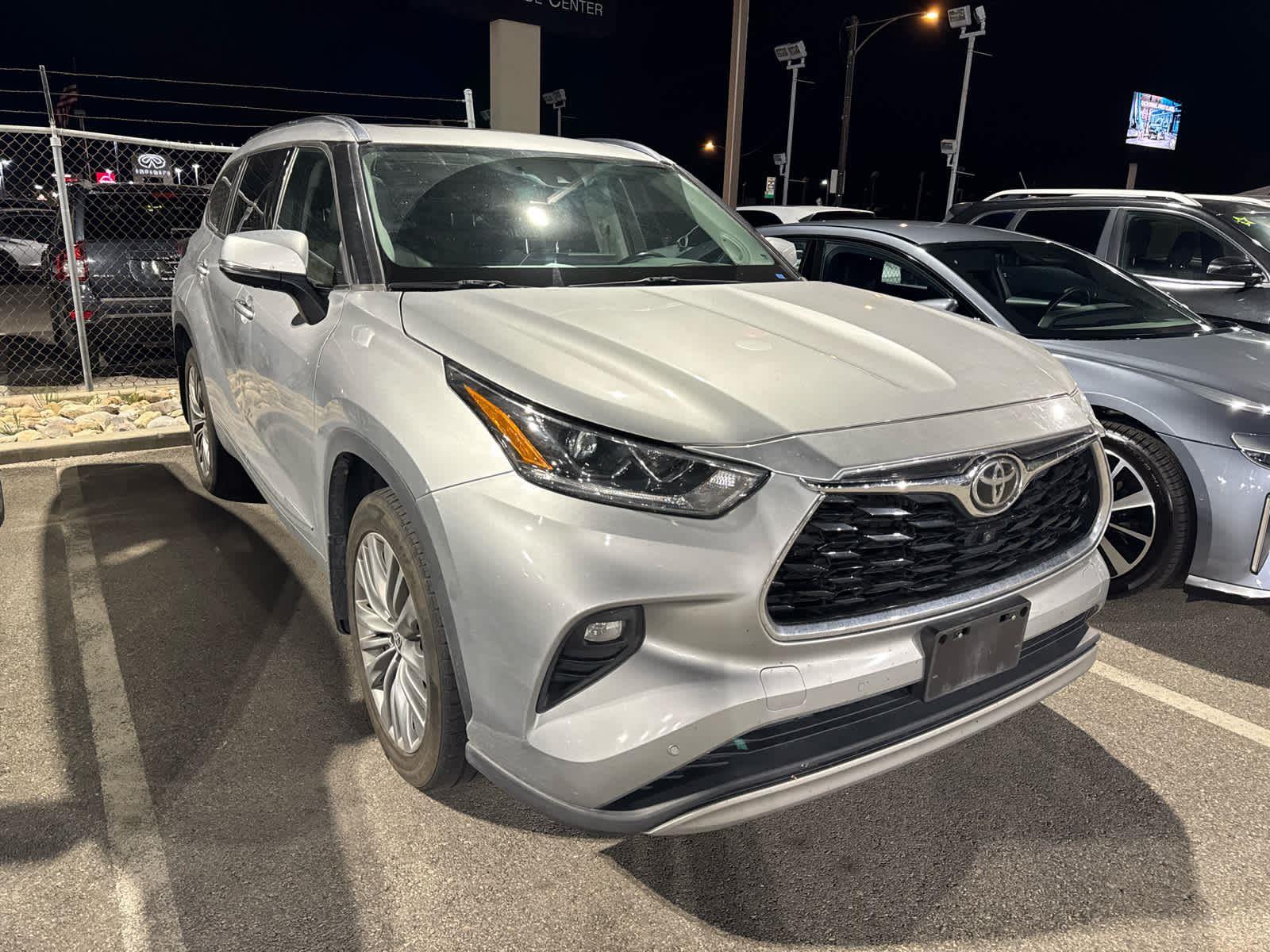 Celestial Silver Metallic 2020 Toyota Highlander Platinum AWD SUV / Crossover All-Wheel Drive 8-Speed Automatic