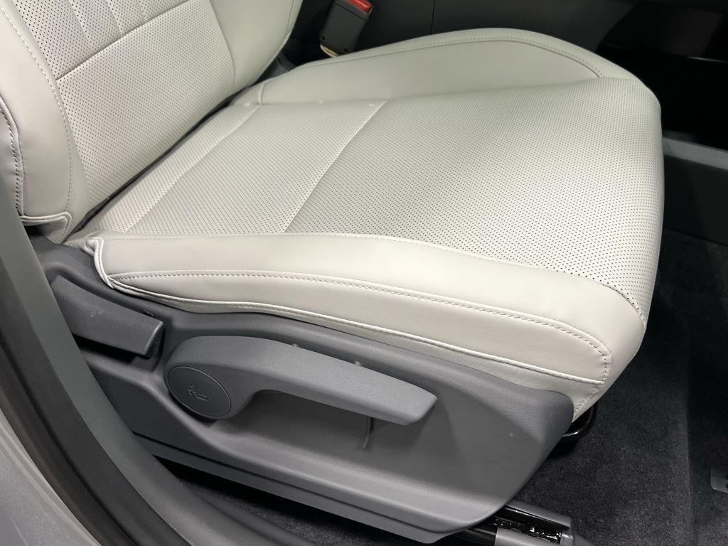 New 2025 Shimmering Silver Hyundai SEL AWD image 22