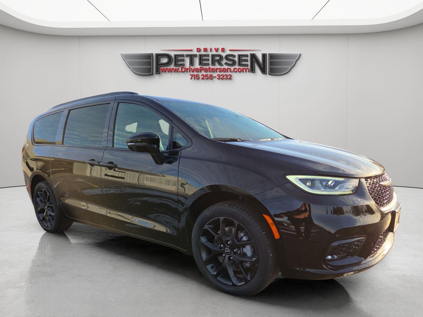 Diamond Black Crystal Pearlcoat 2026 Chrysler Pacifica Minivan All-Wheel Drive 9-Speed Automatic