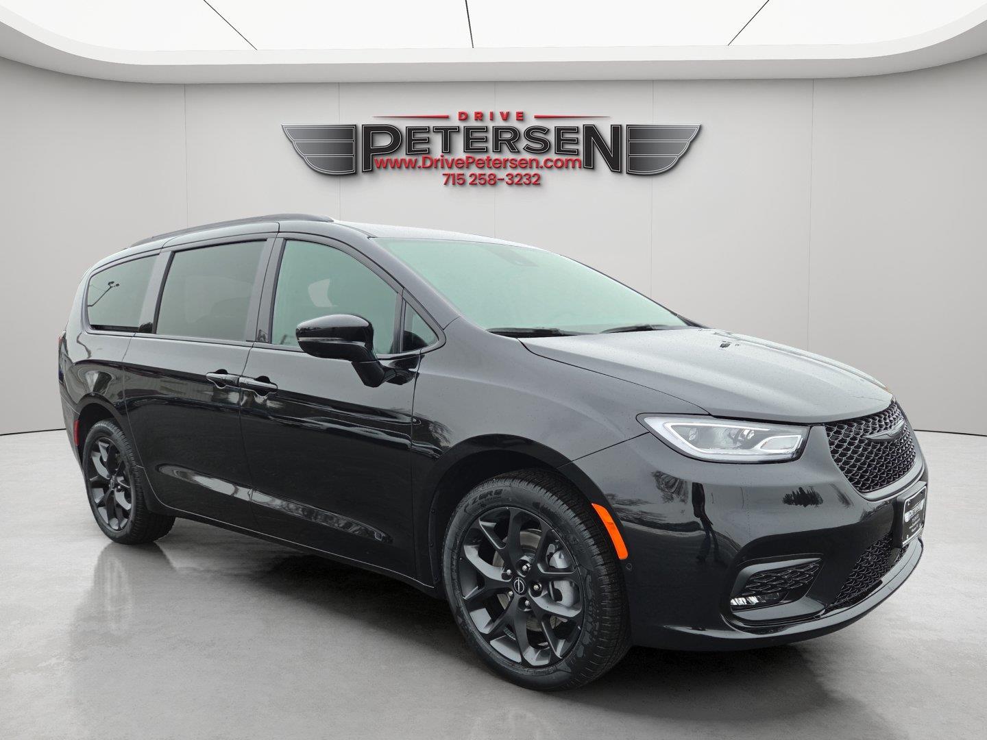 Diamond Black Crystal Pearlcoat 2026 Chrysler Pacifica Minivan All-Wheel Drive 9-Speed Automatic