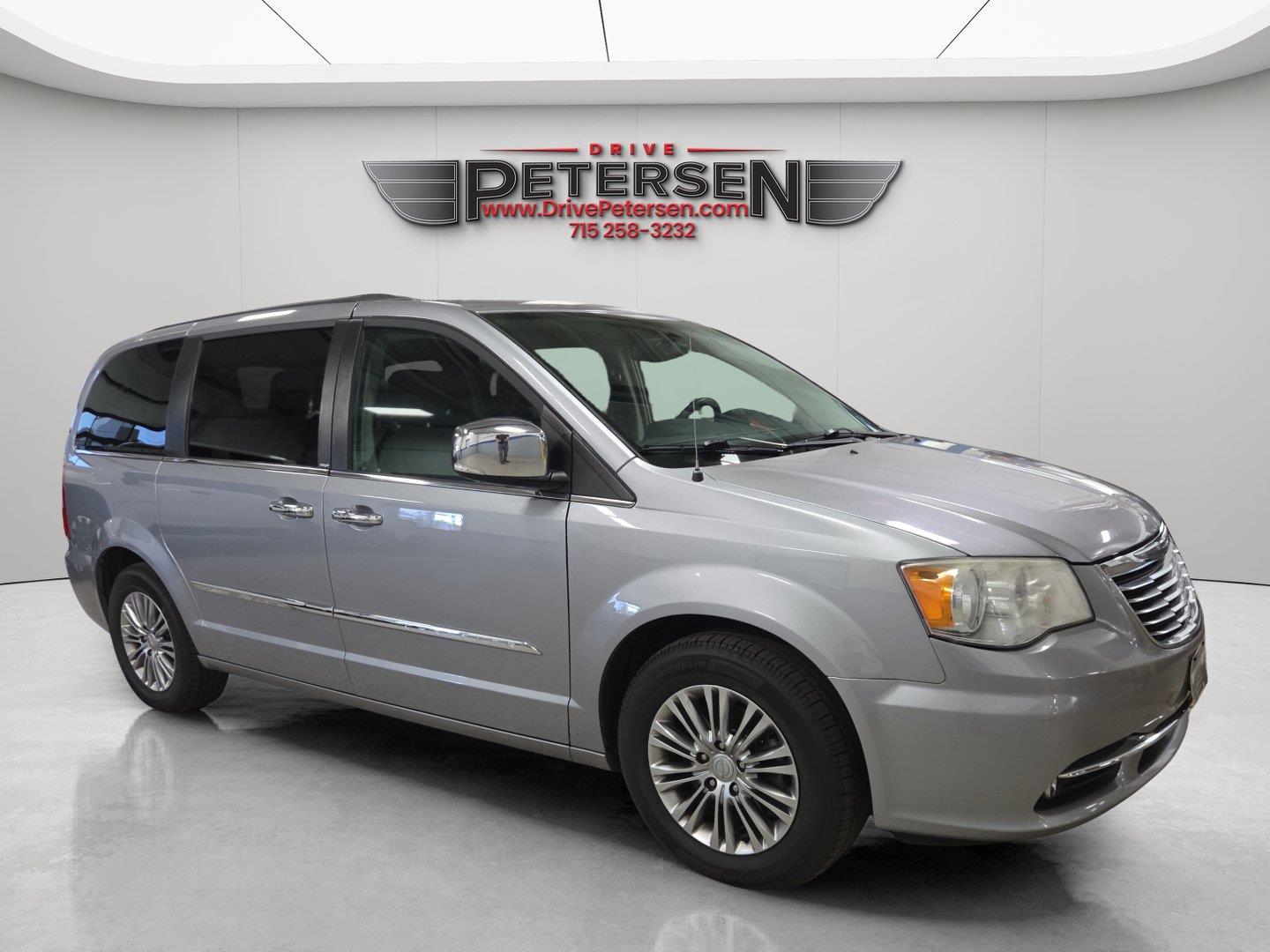 Billet Silver Metallic 2013 Chrysler Town & Country Minivan Front-Wheel Drive 6-Speed Automatic
