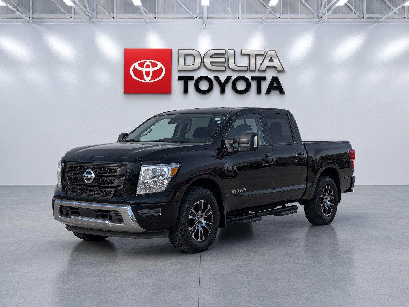 2022 Nissan Titan SV Crew Cab 4WD
