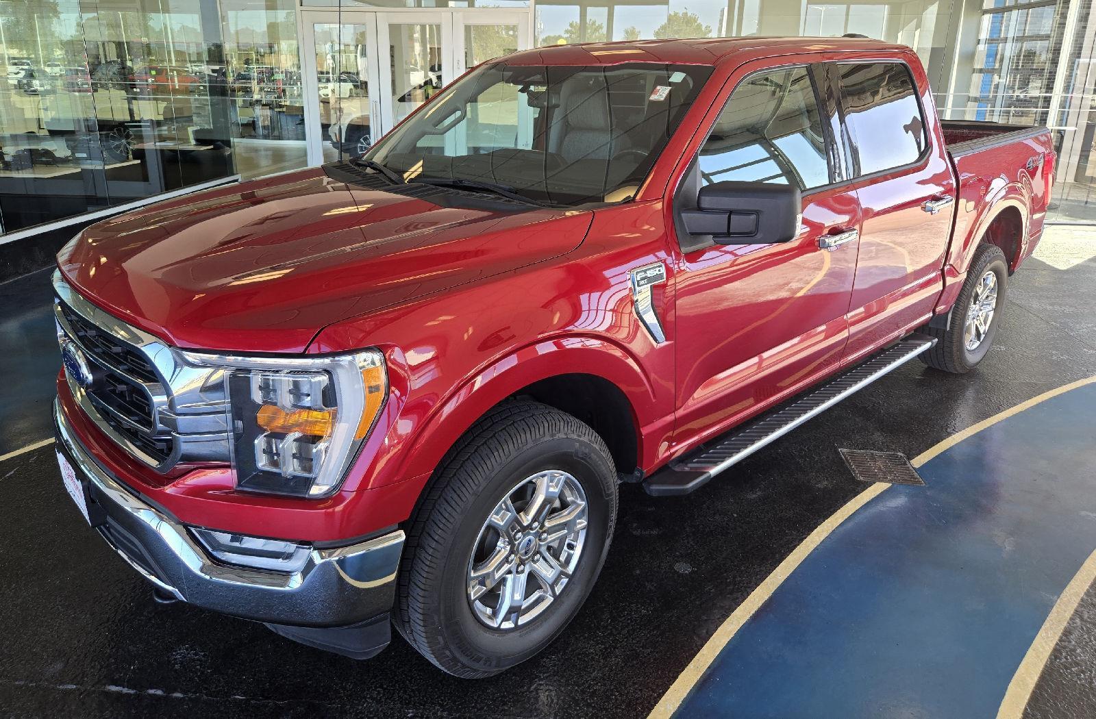 Rapid Red Metallic Tinted Clearcoat 2022 Ford F-150 XLT SuperCrew 4WD Pickup Truck Four-Wheel Drive Automatic