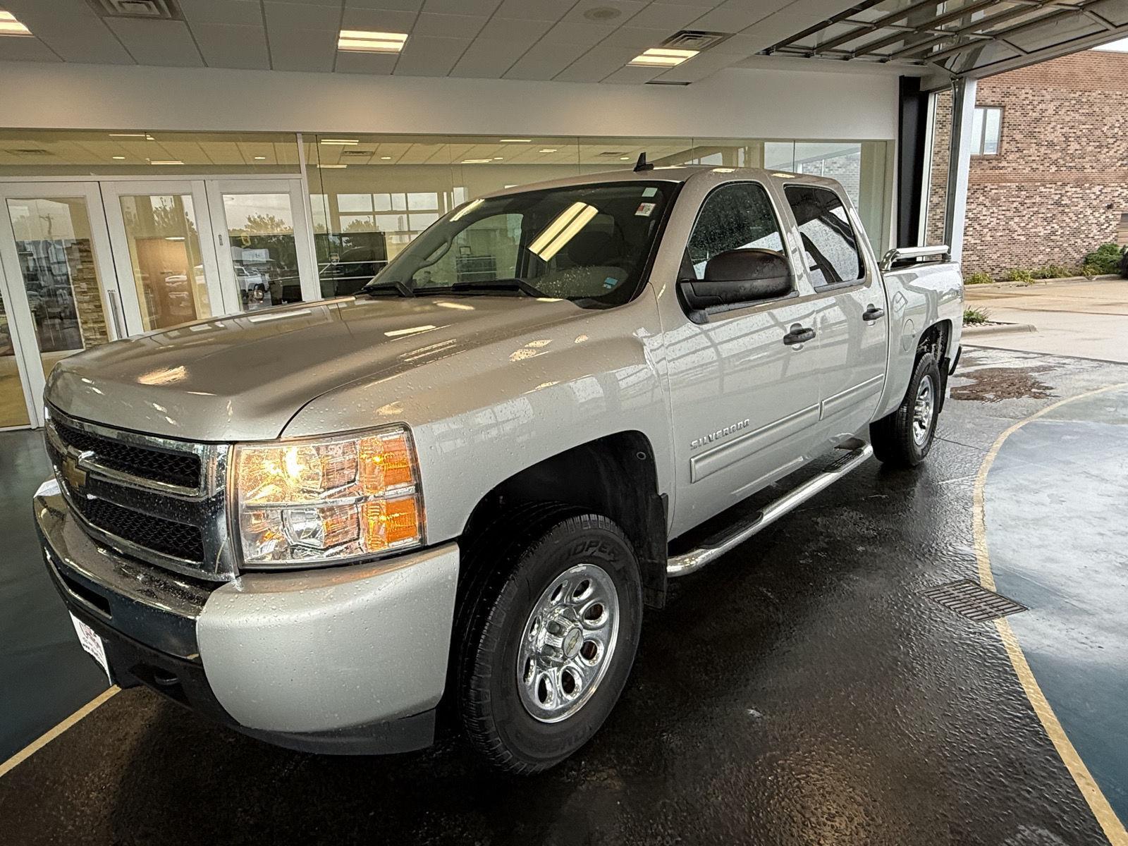 Sheer Silver Metallic 2010 Chevrolet Silverado 1500 Pickup Truck Four-Wheel Drive 4-Speed Automatic