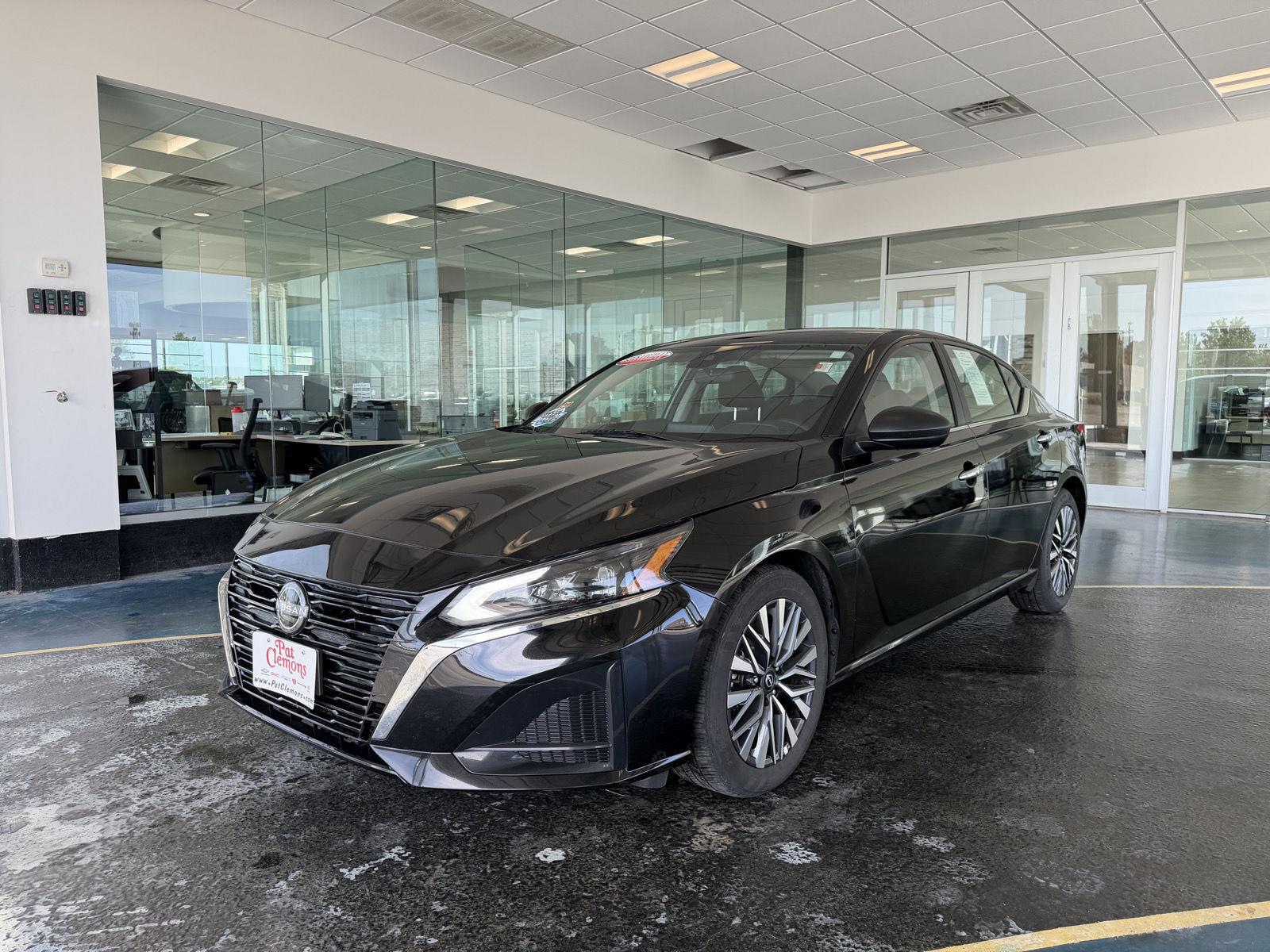 Super Black 2025 Nissan Altima Sedan Front-Wheel Drive Continuously Variable Transmission